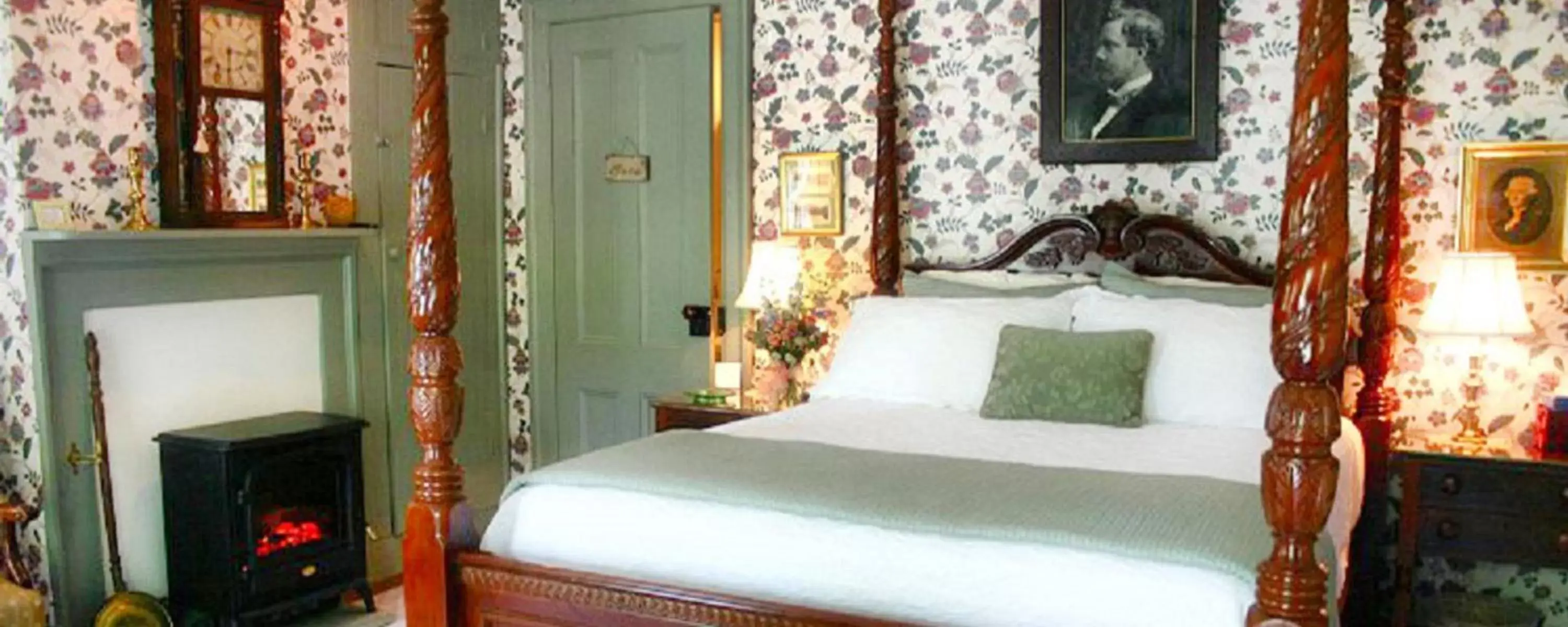 Other, Bed in The Inn at Stony Creek
