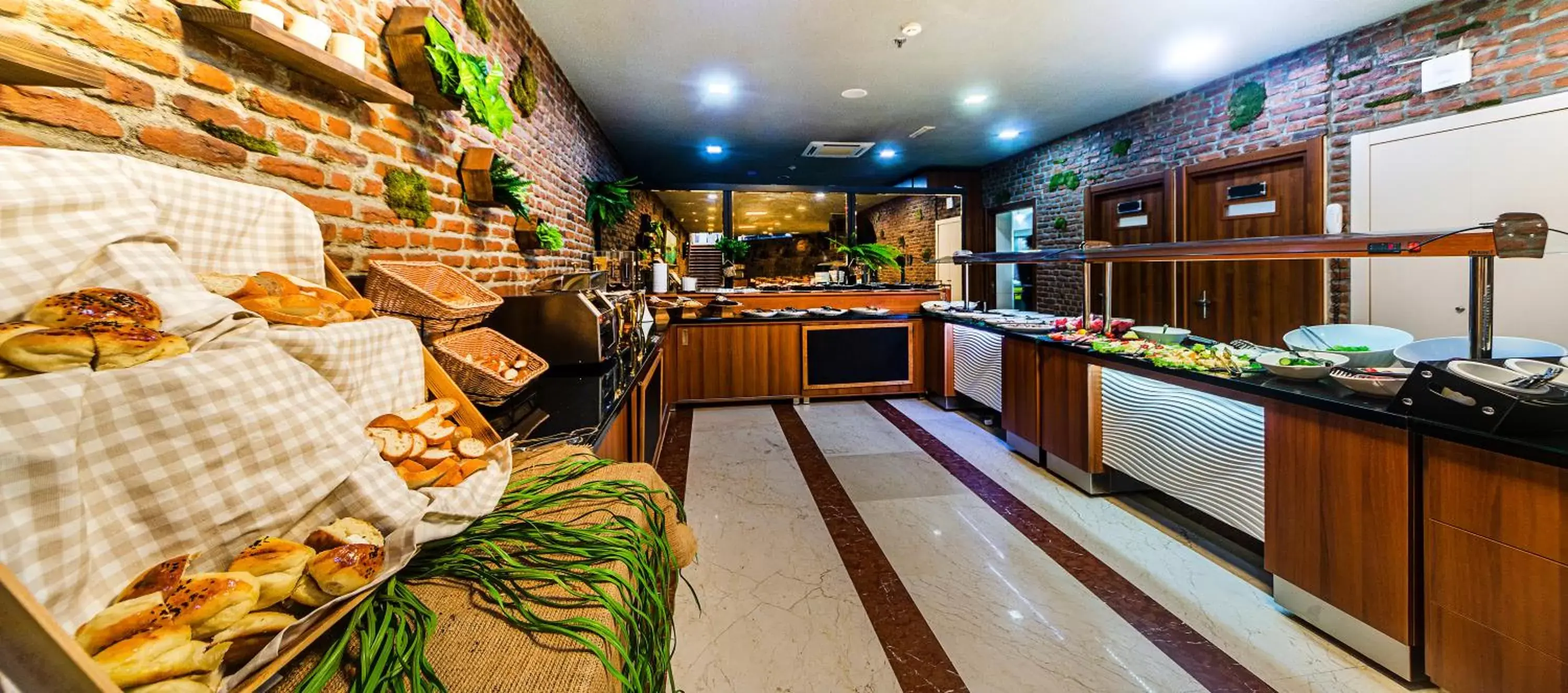 Restaurant/places to eat in Aprilis Hotel - Special Category