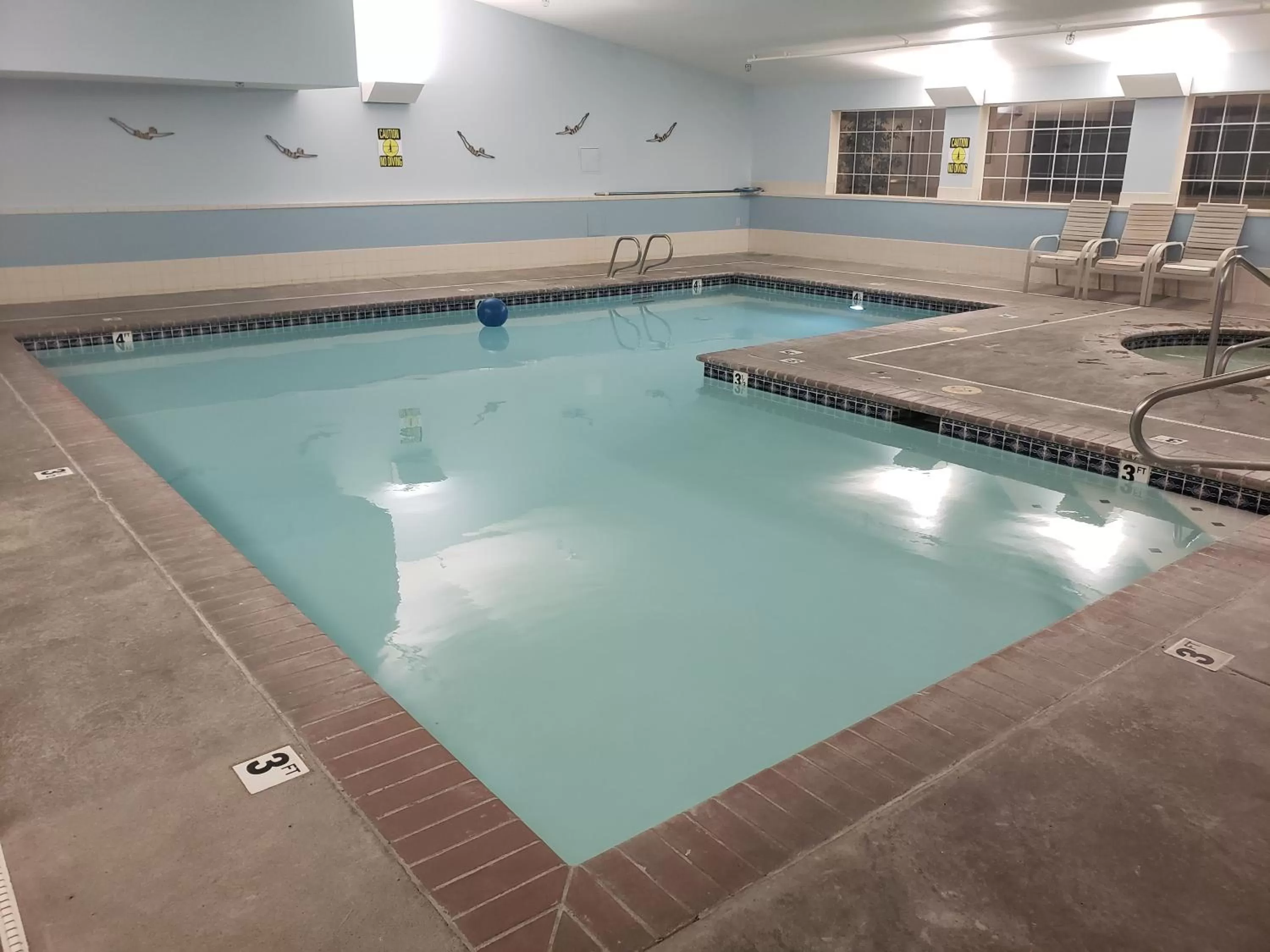 Swimming pool in Coast Hilltop Inn