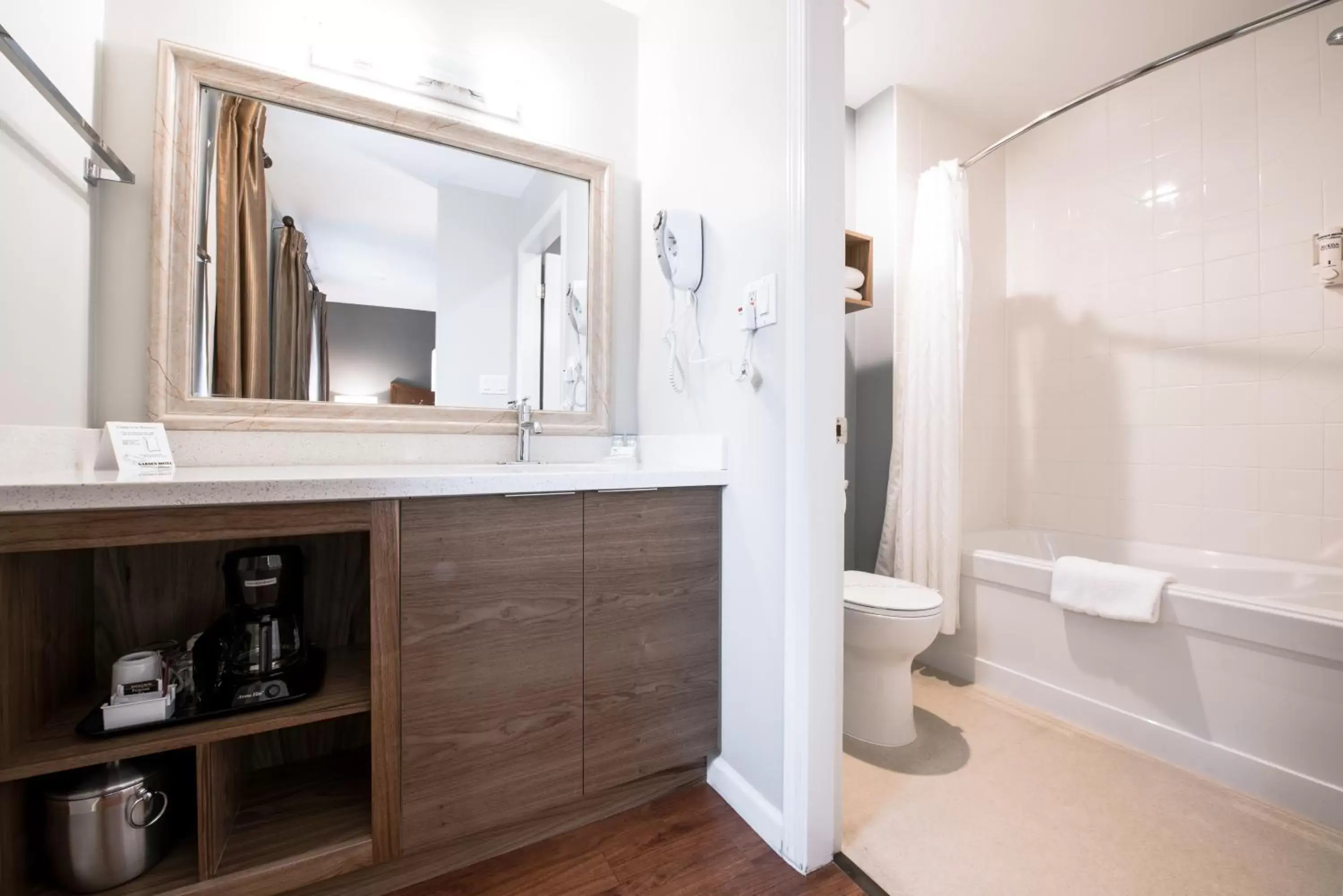 Toilet, Bathroom in Gibsons Garden Hotel