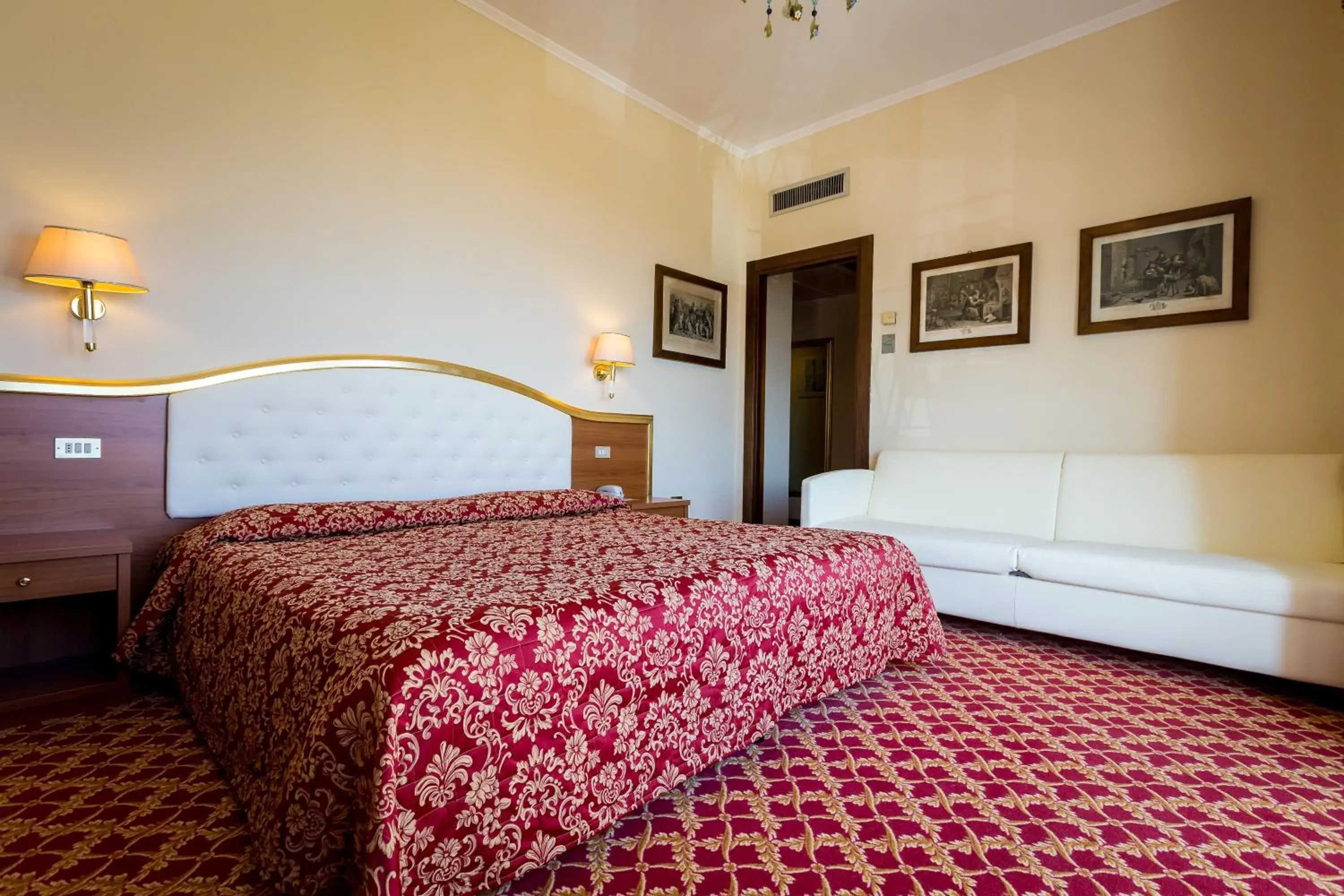 Bedroom, Room Photo in Hotel Milan Speranza Au Lac