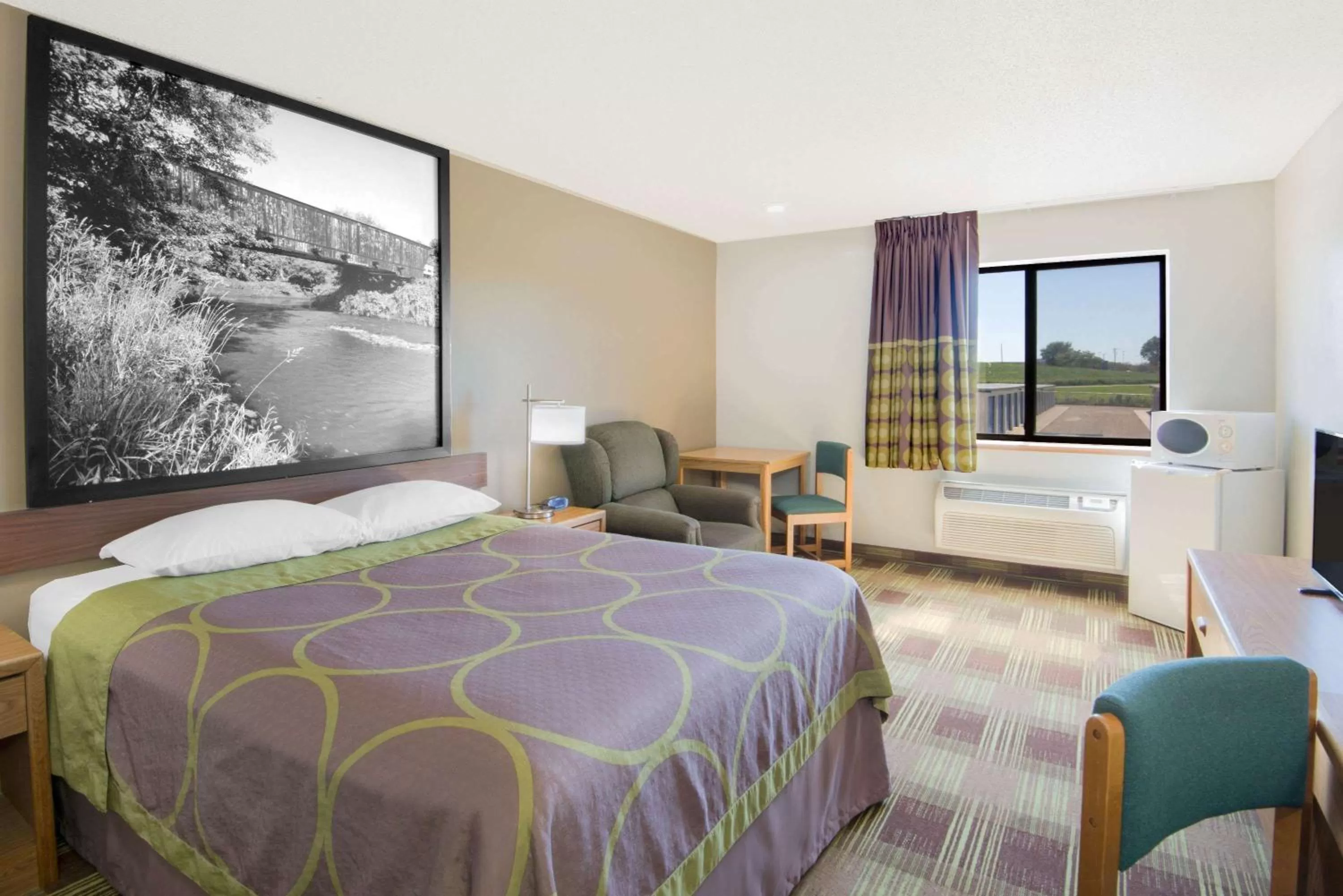 Queen Room - Disability Access in Super 8 by Wyndham Toledo