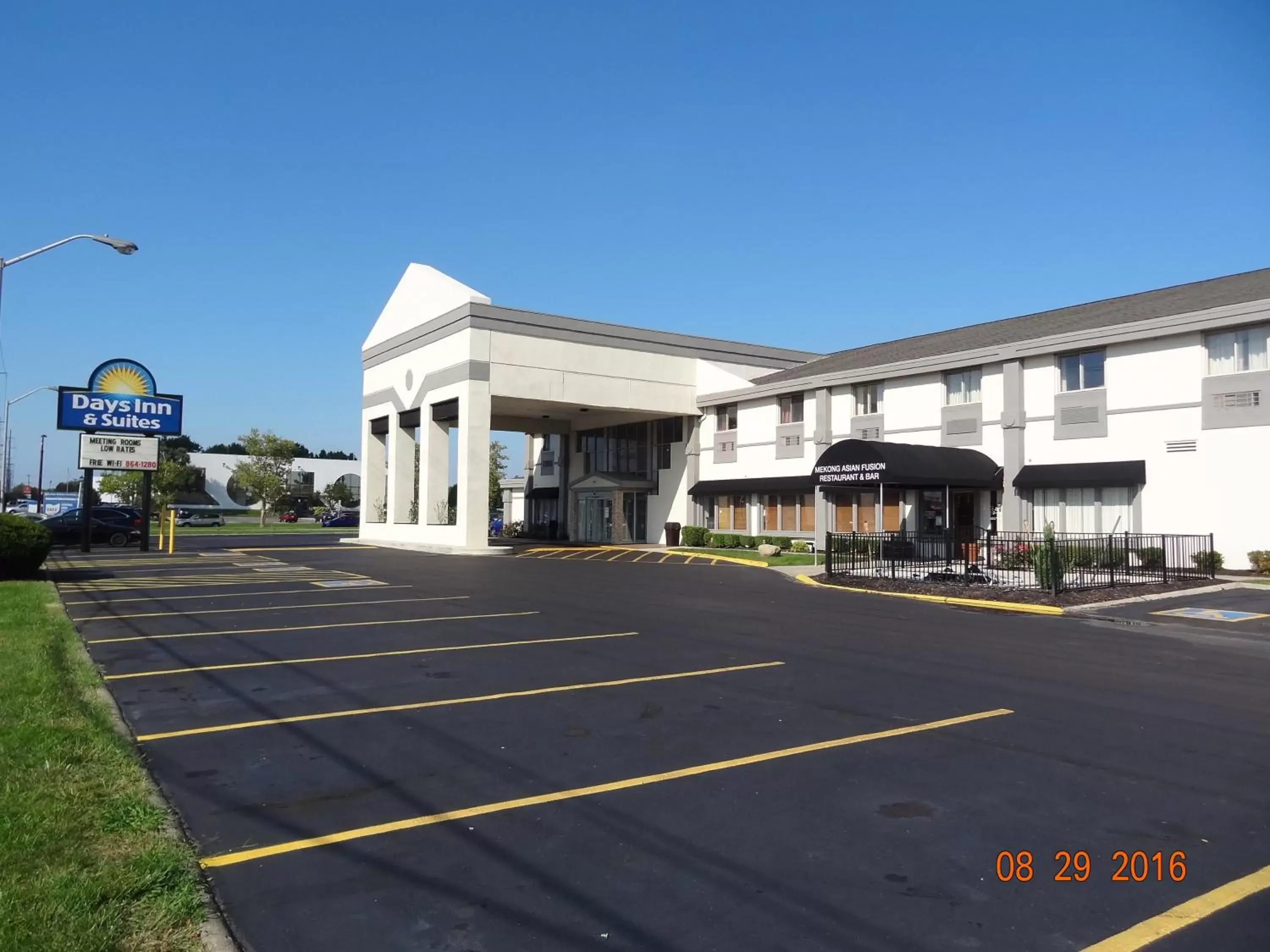 Property building in Days Inn by Wyndham Columbus East Airport Property building in Days Inn by Wyndham Columbus East Airport