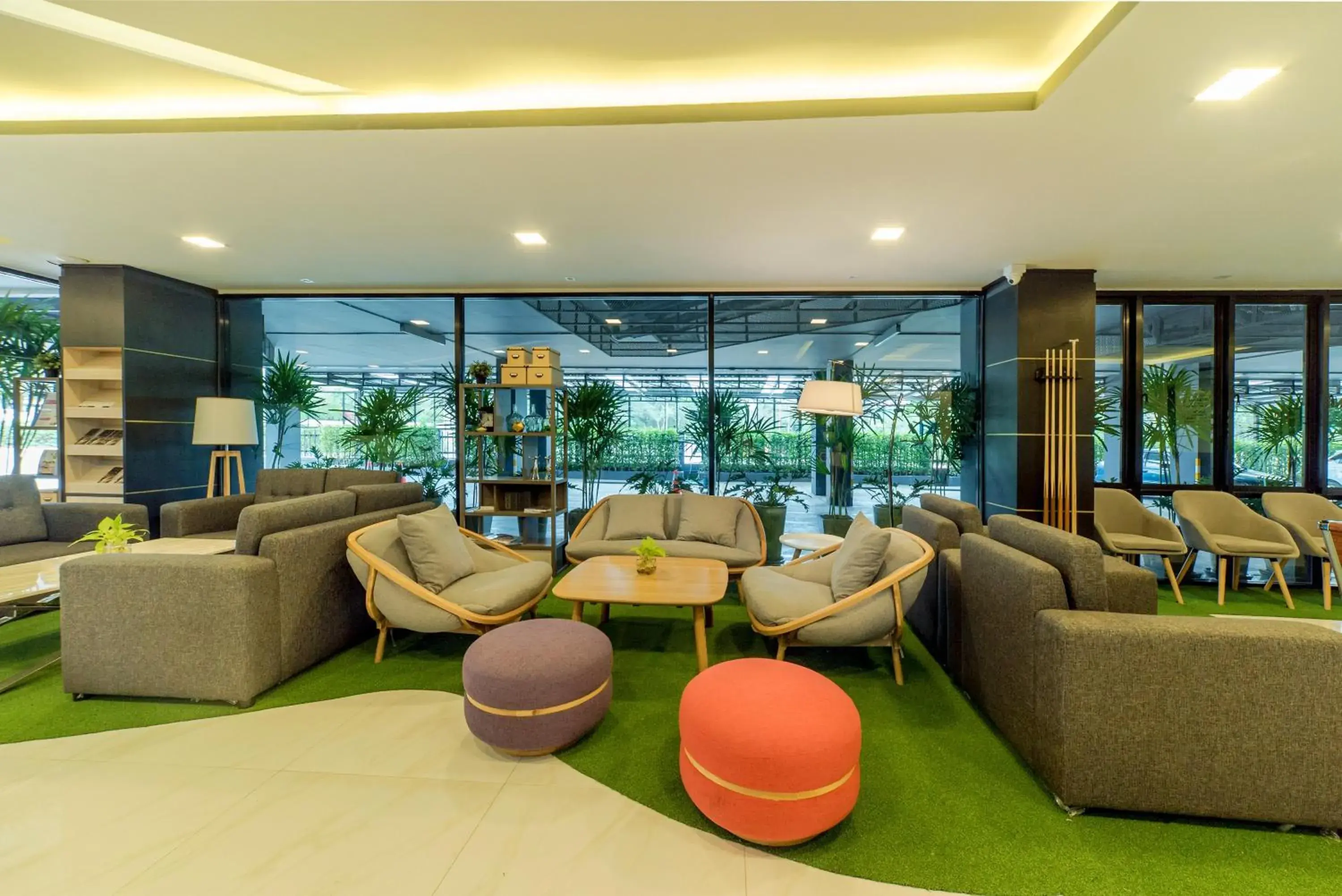 Lobby or reception, Lounge/Bar in Pause and Play Hotel