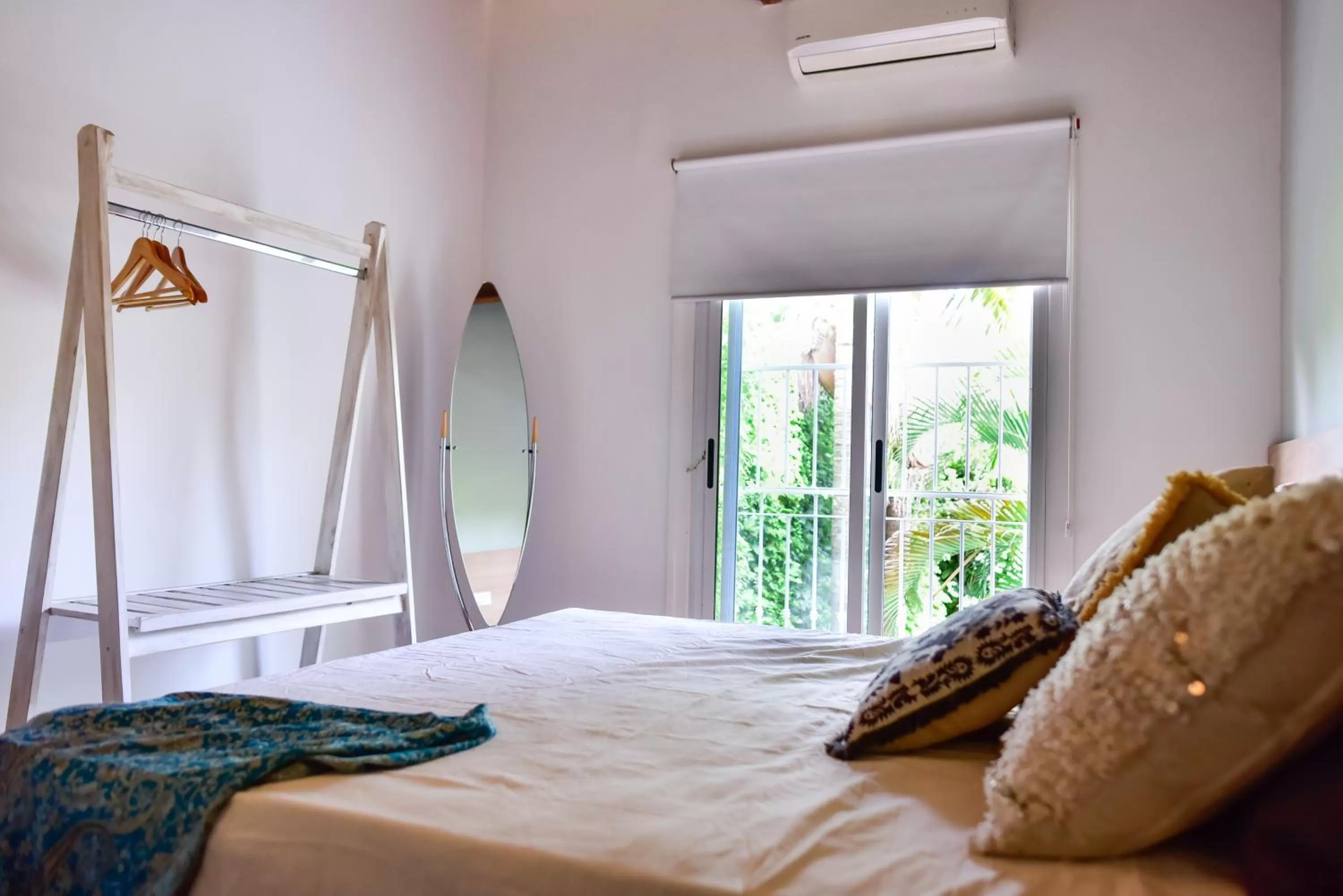 Bedroom, Bed in Casa Caravan - Plant Based Concept House