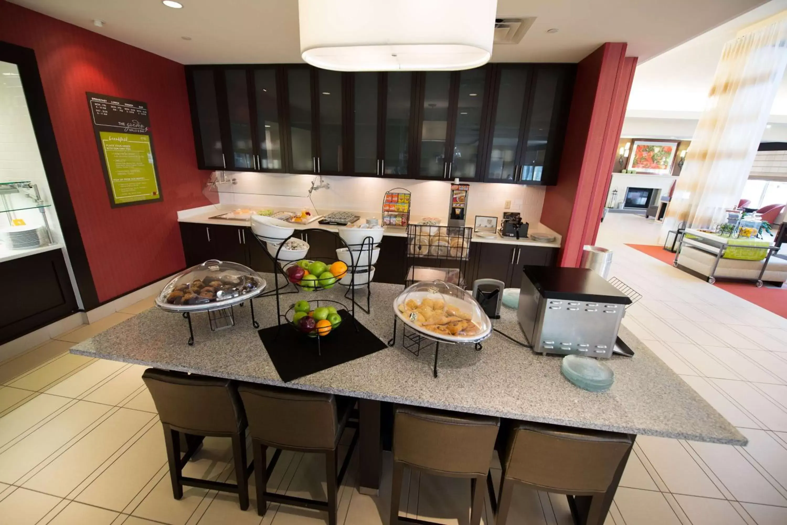Restaurant/places to eat, Kitchen/Kitchenette in Hilton Garden Inn Dayton South - Austin Landing
