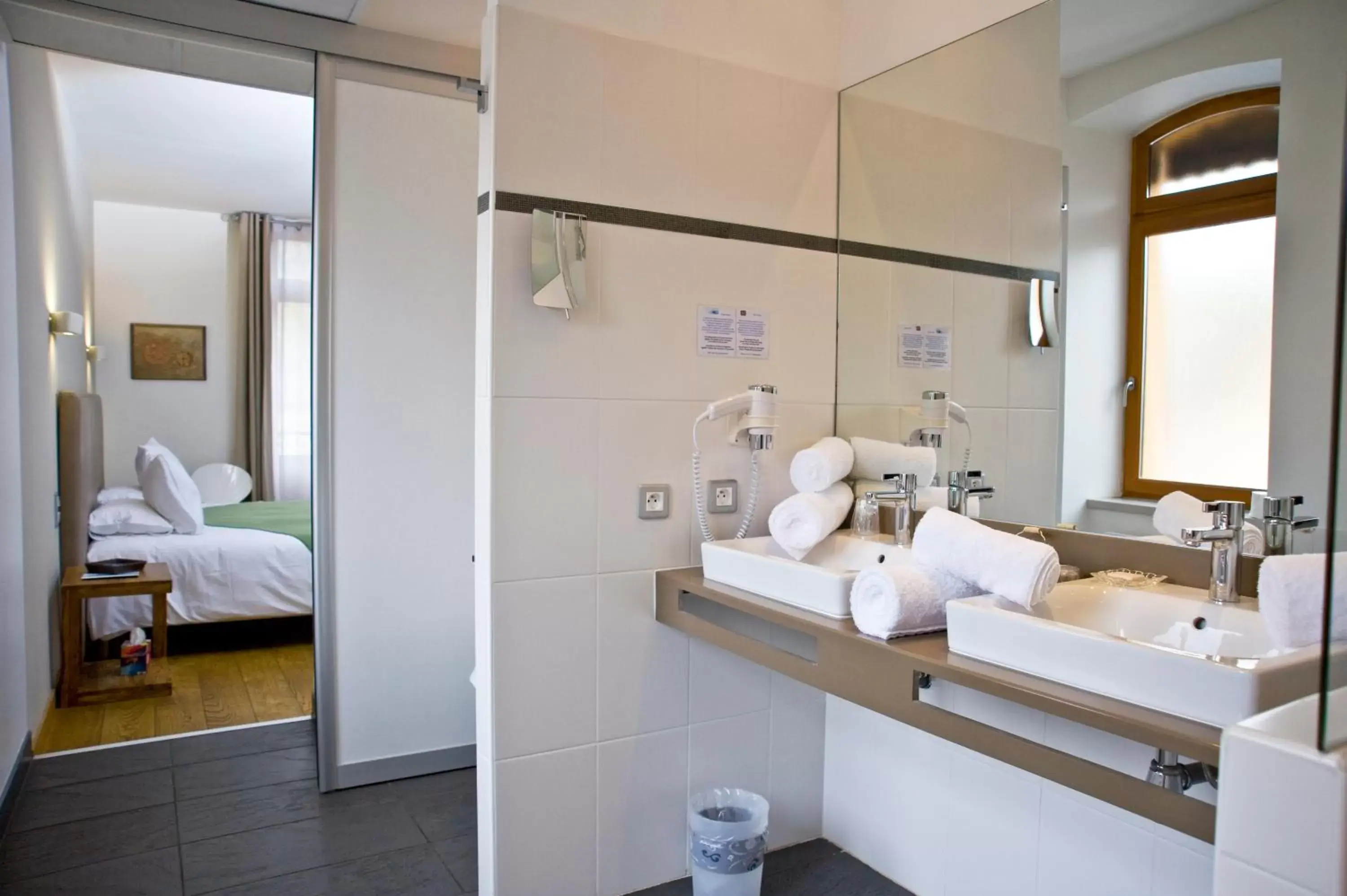 Bathroom in Le Manoir d'Agnès