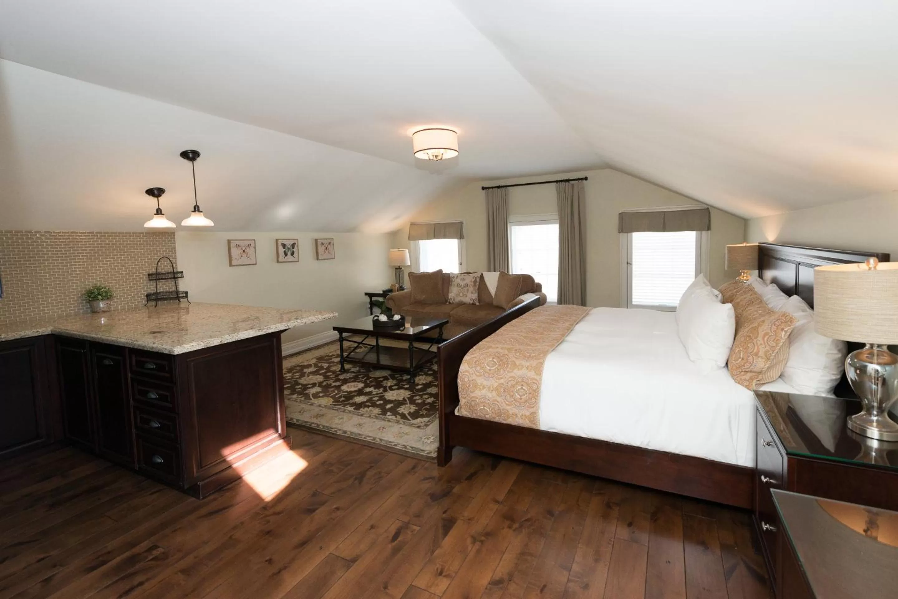 Photo of the whole room, Bed in 124 on Queen Hotel & Spa