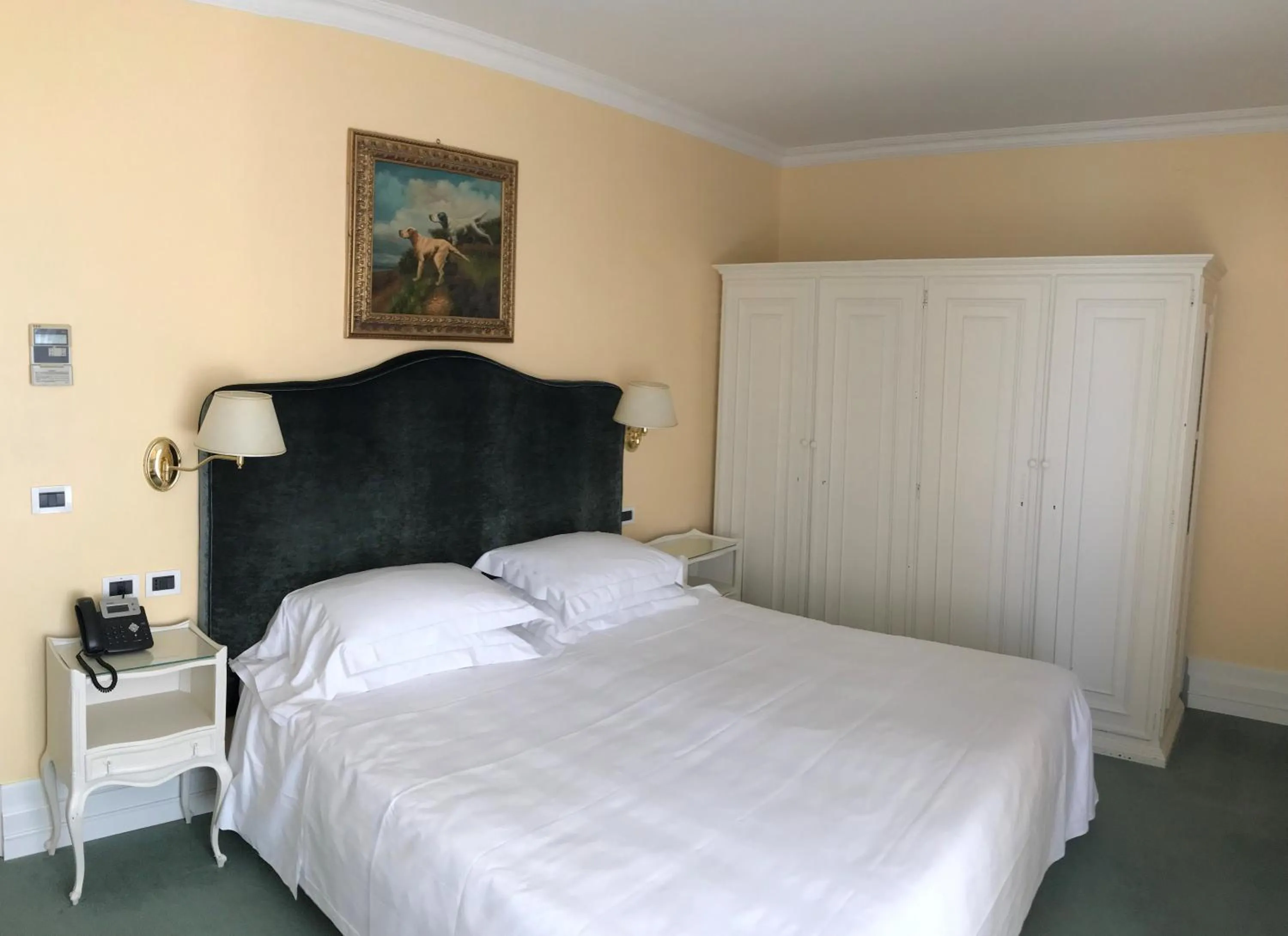 Bed in Hotel Riviera & Maximilian's