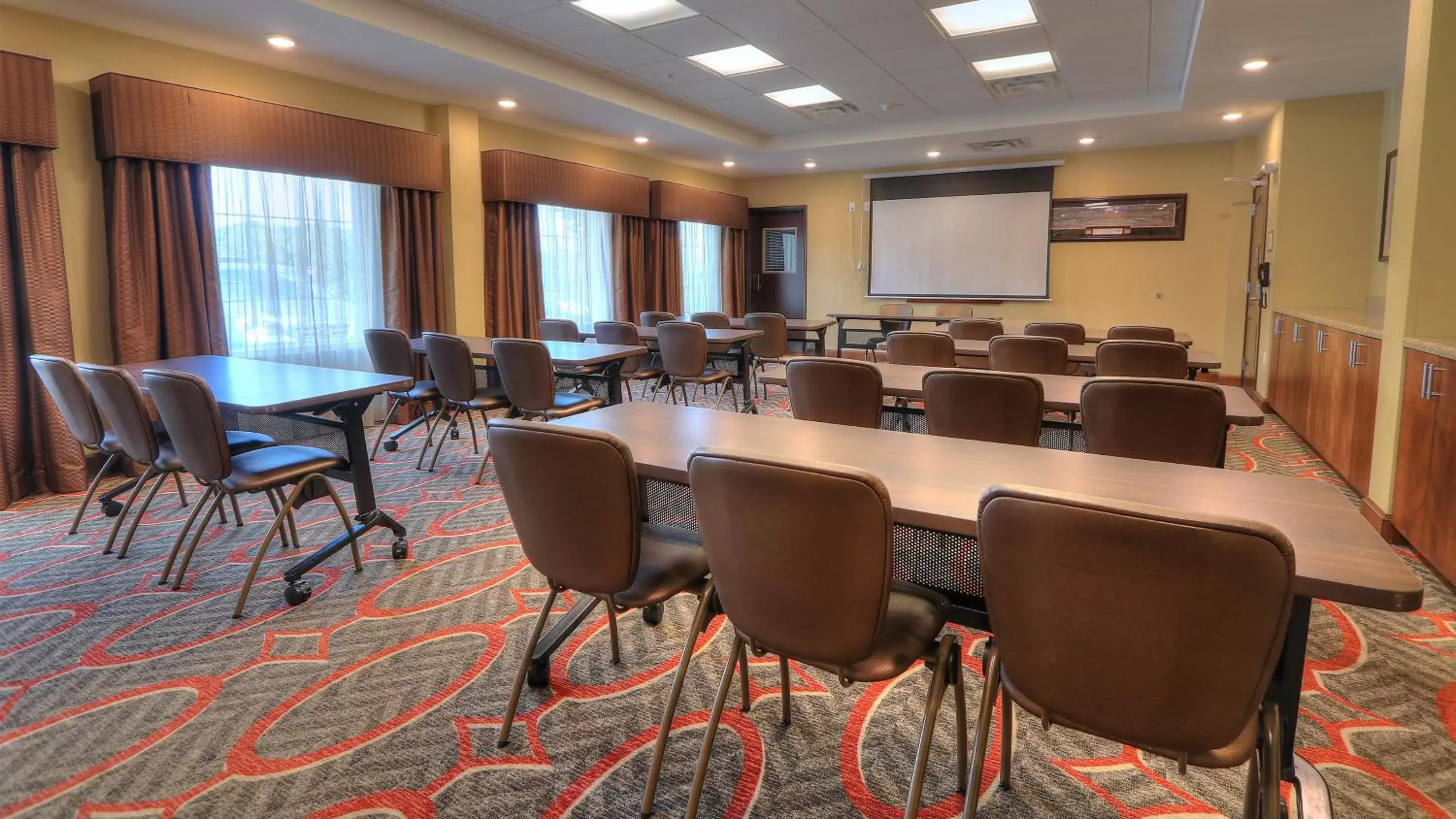 Meeting/conference room in Staybridge Suites Knoxville West, an IHG Hotel