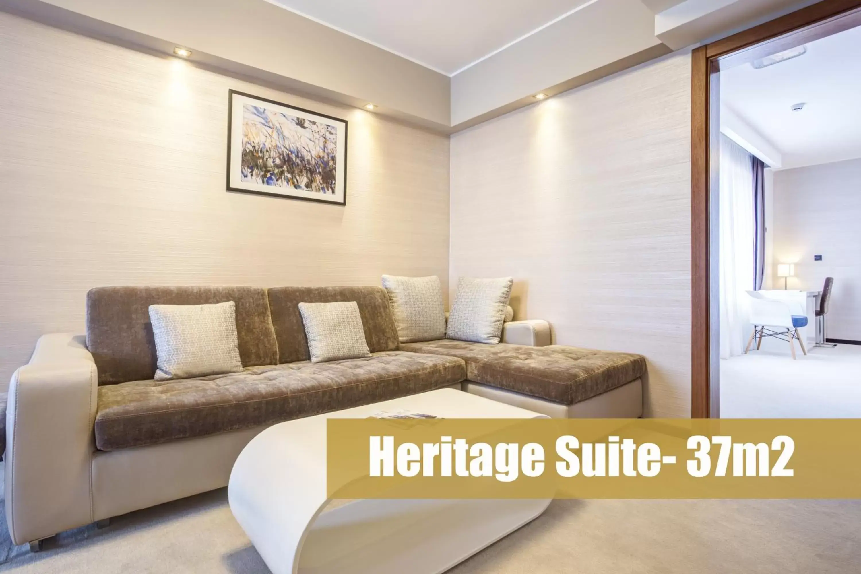 Bed, Seating Area in Hotel Heritage