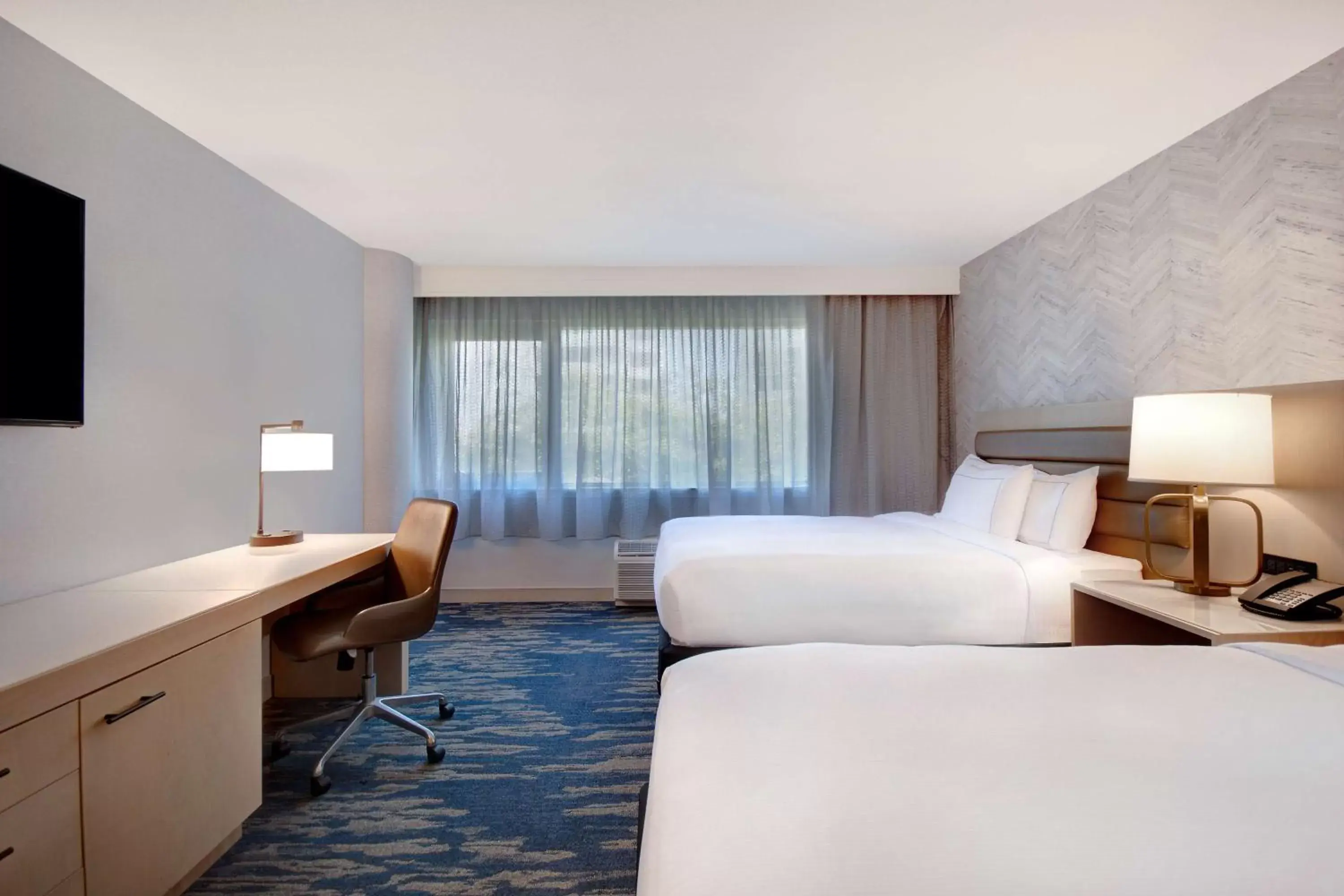 Bedroom, Seating Area in DoubleTree by Hilton LAX - El Segundo