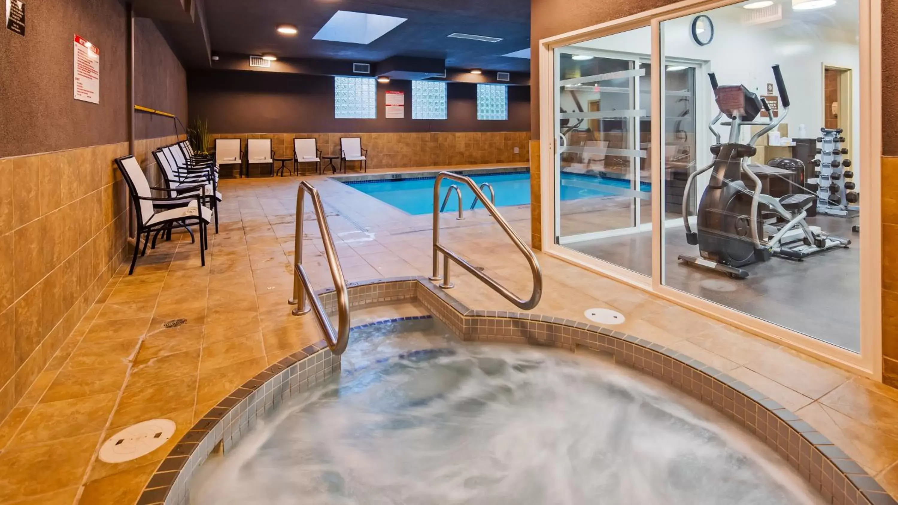 Sauna, Swimming Pool in Best Western King George Inn & Suites