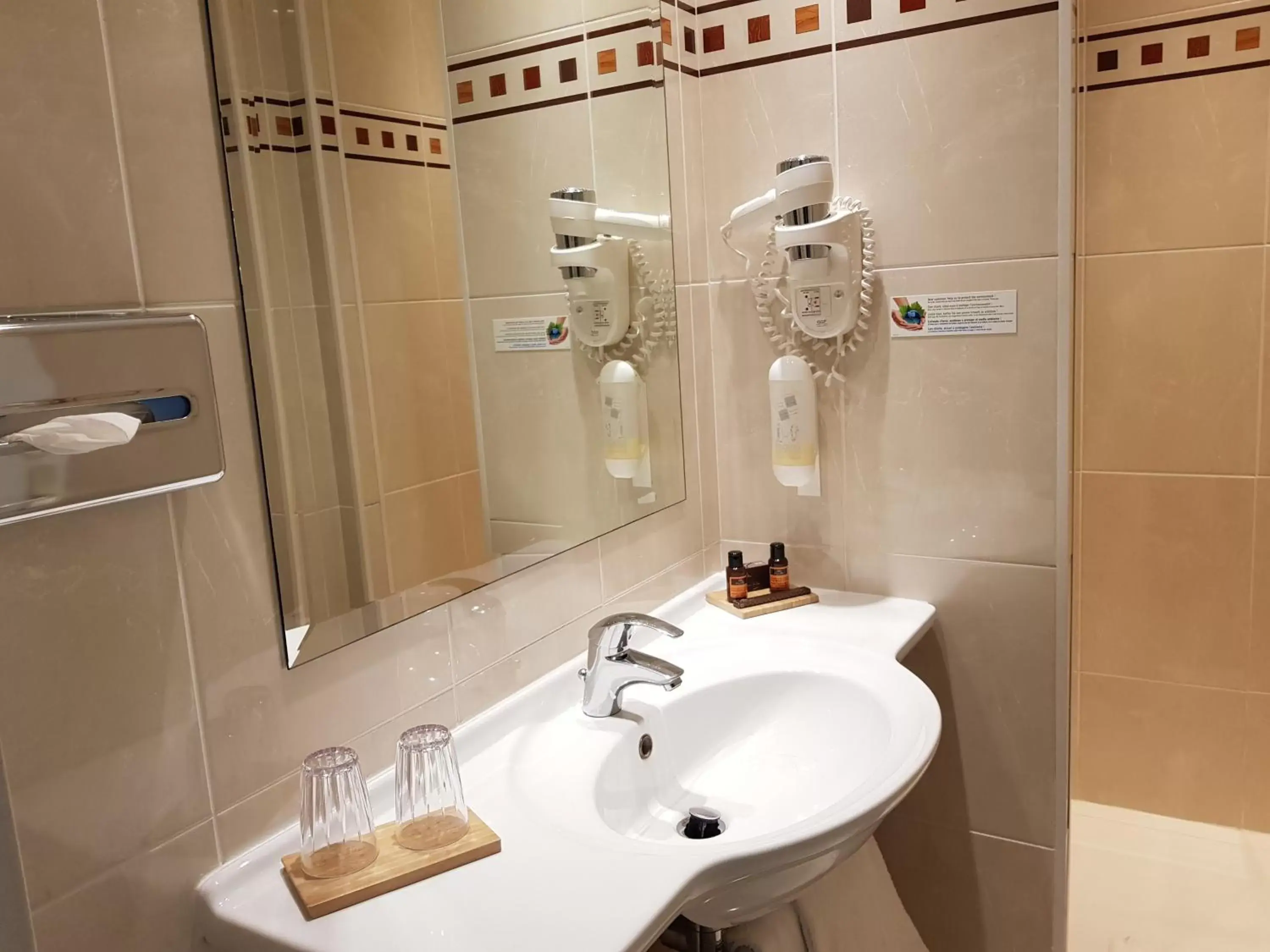Shower, Bathroom in Hotel Champerret Elysees