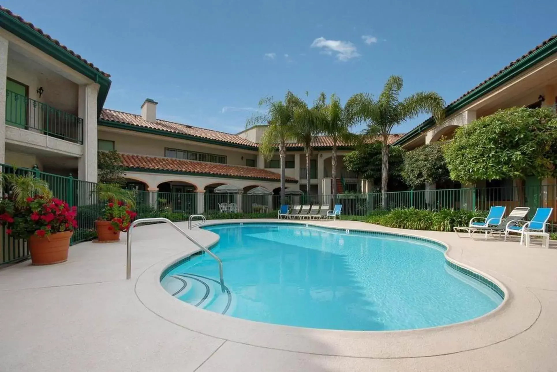 Swimming Pool in Best Western San Dimas Hotel & Suites