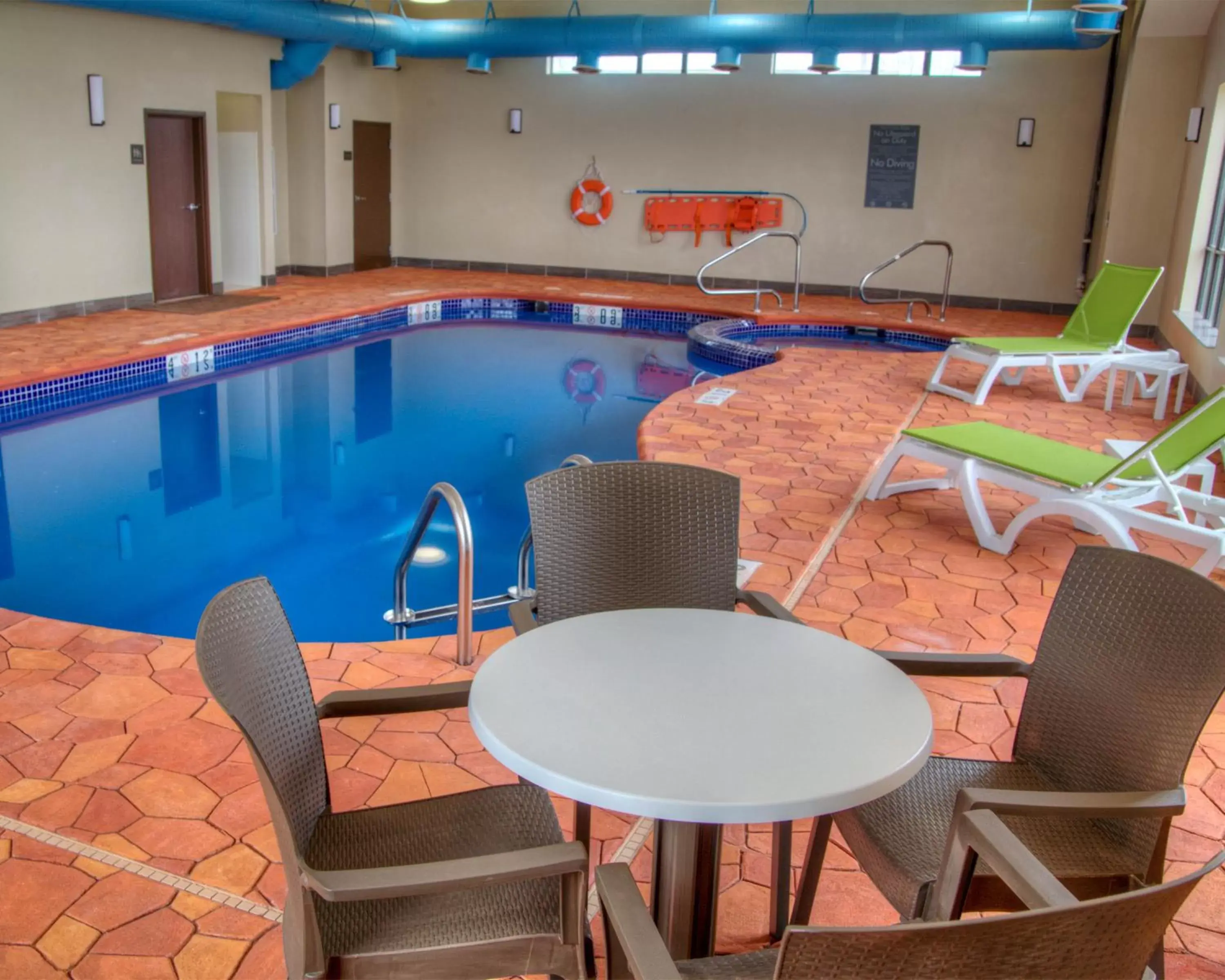 Swimming Pool in Comfort Suites Plymouth near US-30