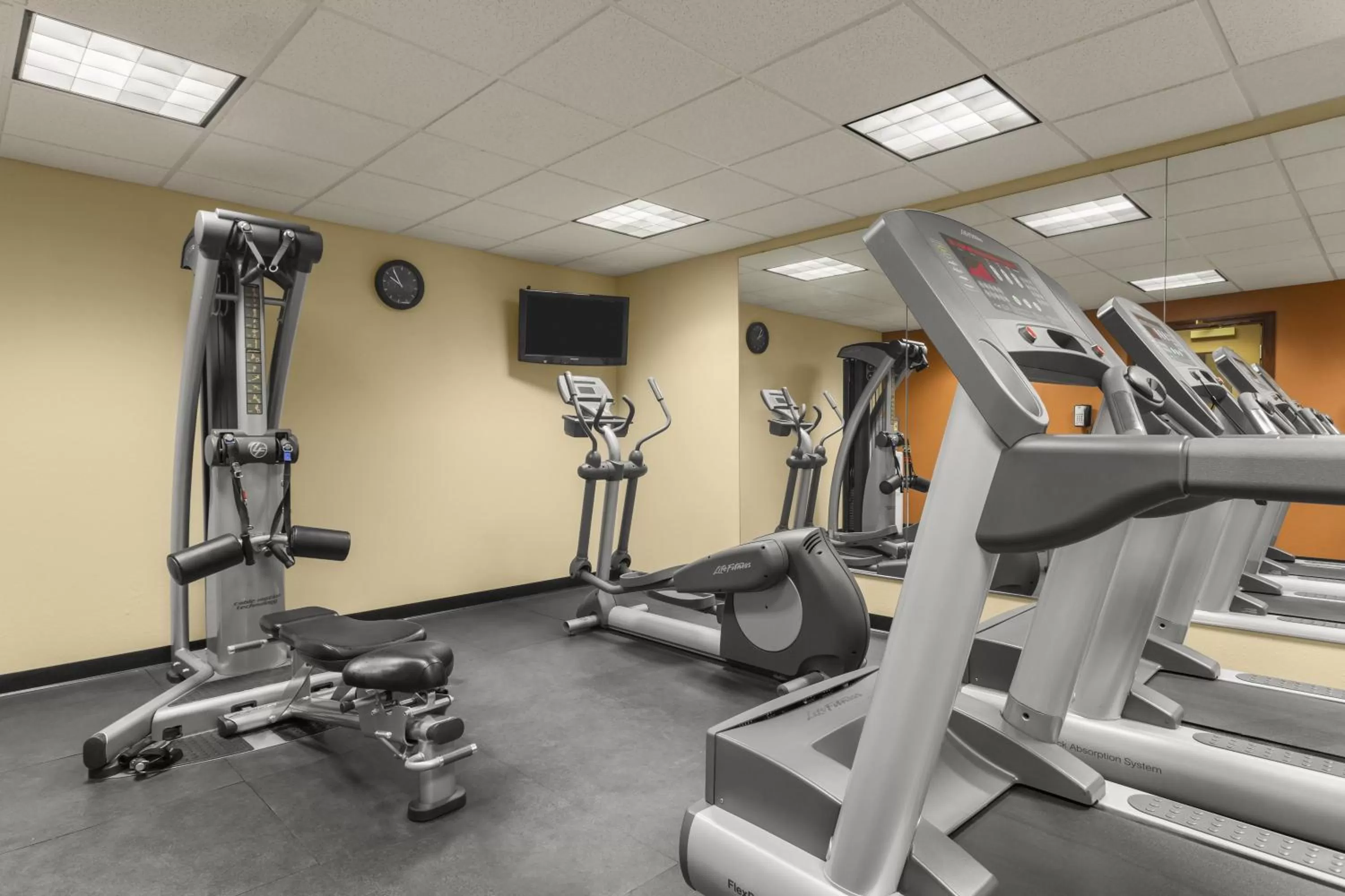 Fitness centre/facilities in Country Inn & Suites by Radisson, Madison, AL