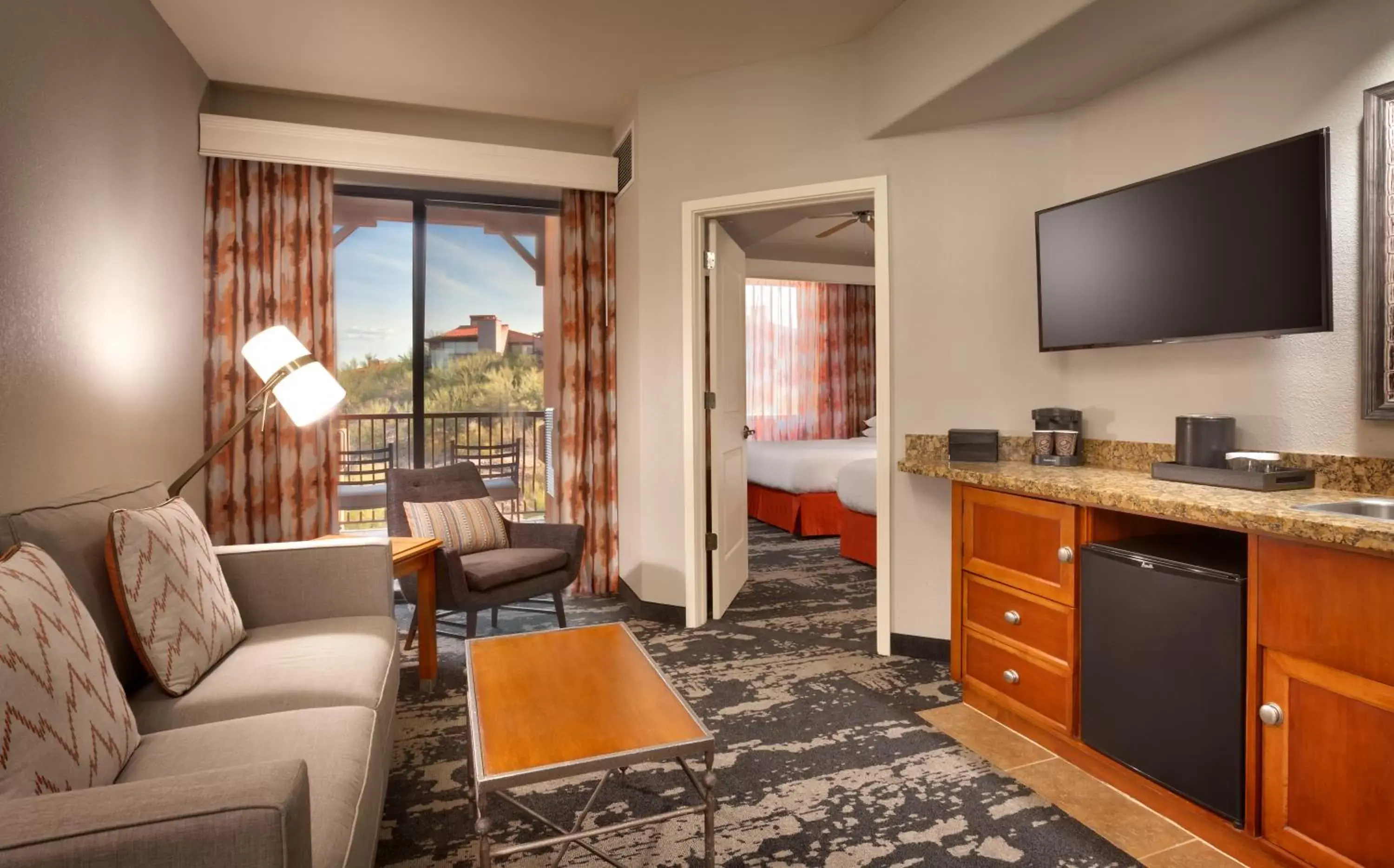 Bed, TV/Entertainment Center in Embassy Suites Tucson - Paloma Village