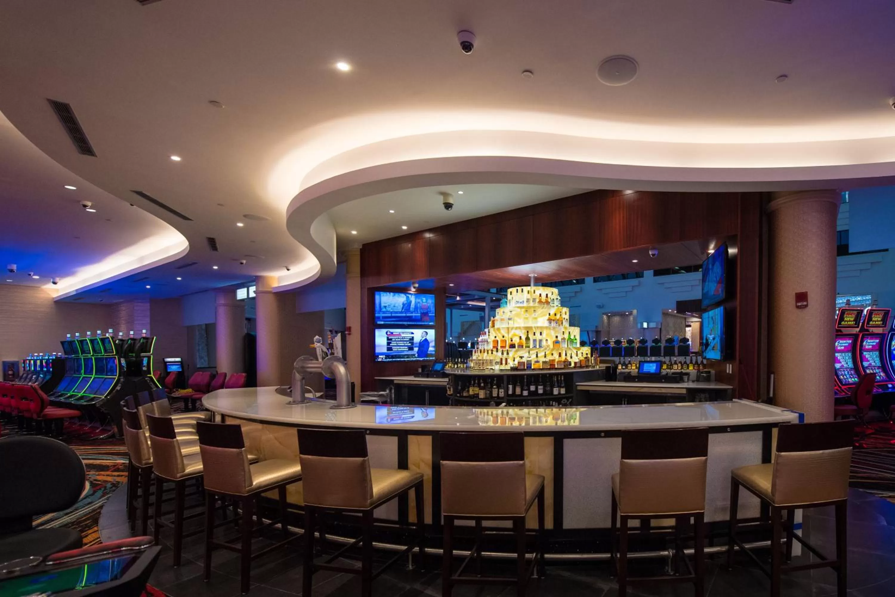 Lounge or bar in Jake's 58 Casino Hotel - Adults Only