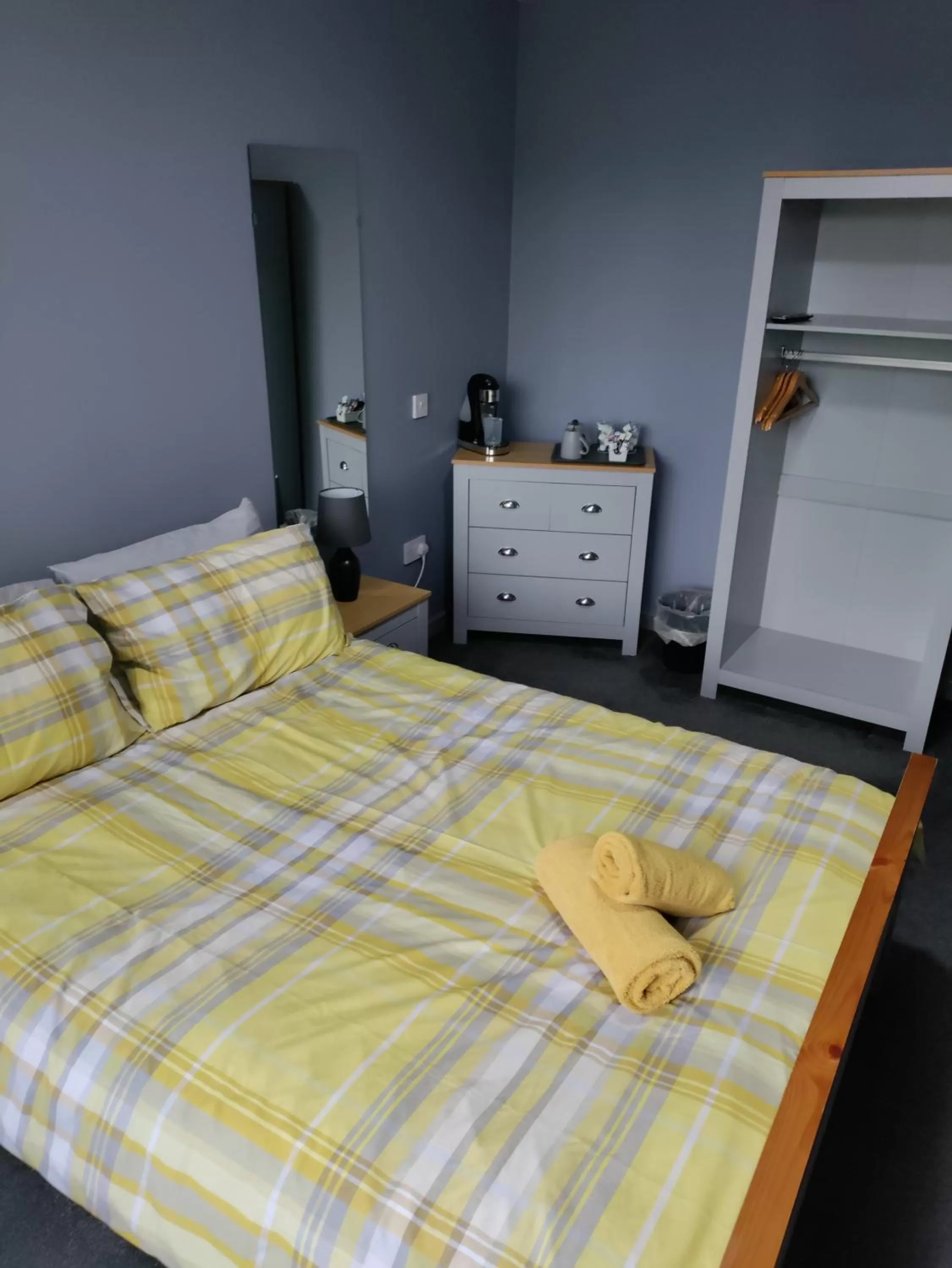 Bedroom, Bed in Harleys Inn