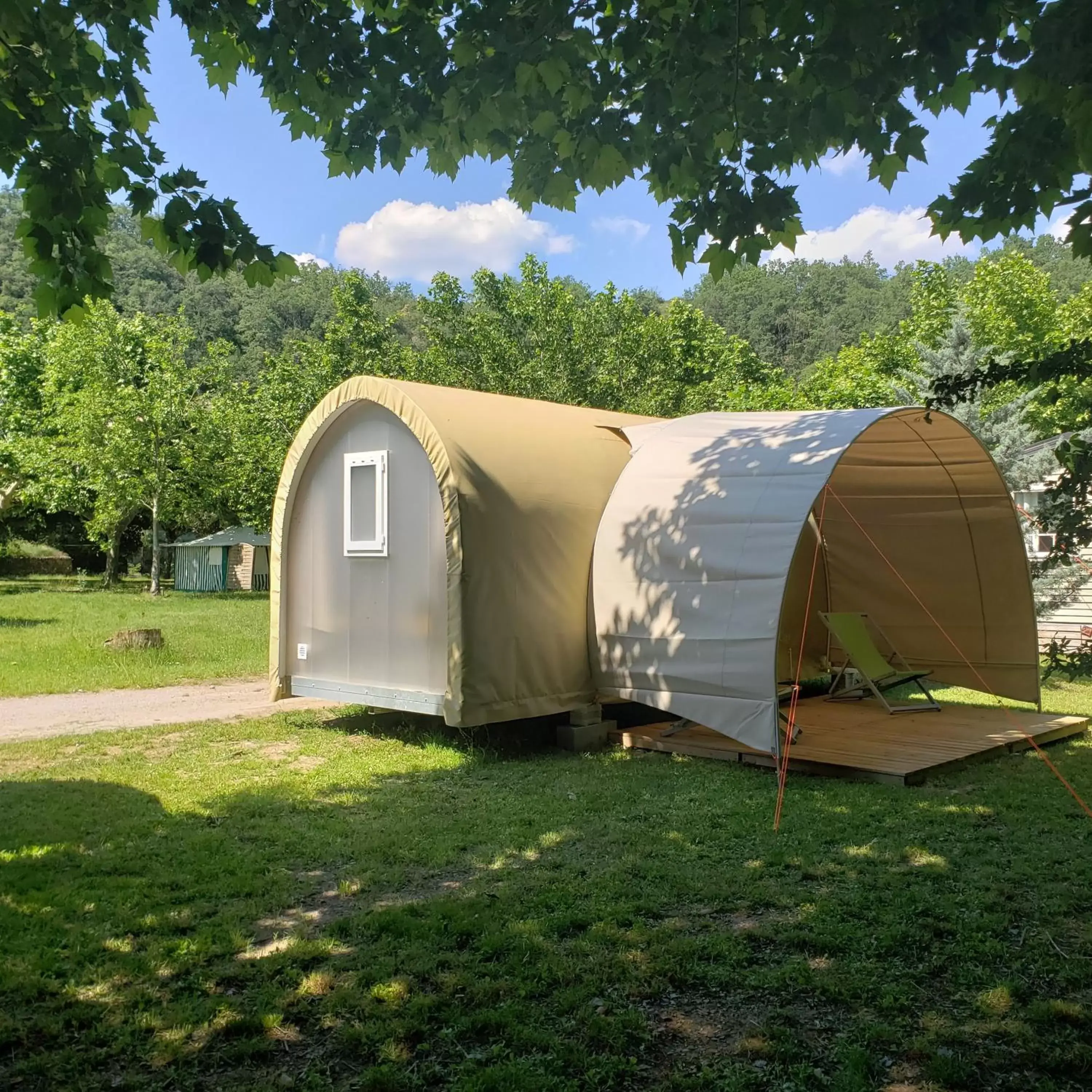 Photo of the whole room, Garden in Le Moulin D'onclaire Camping et chambres d'hôtes