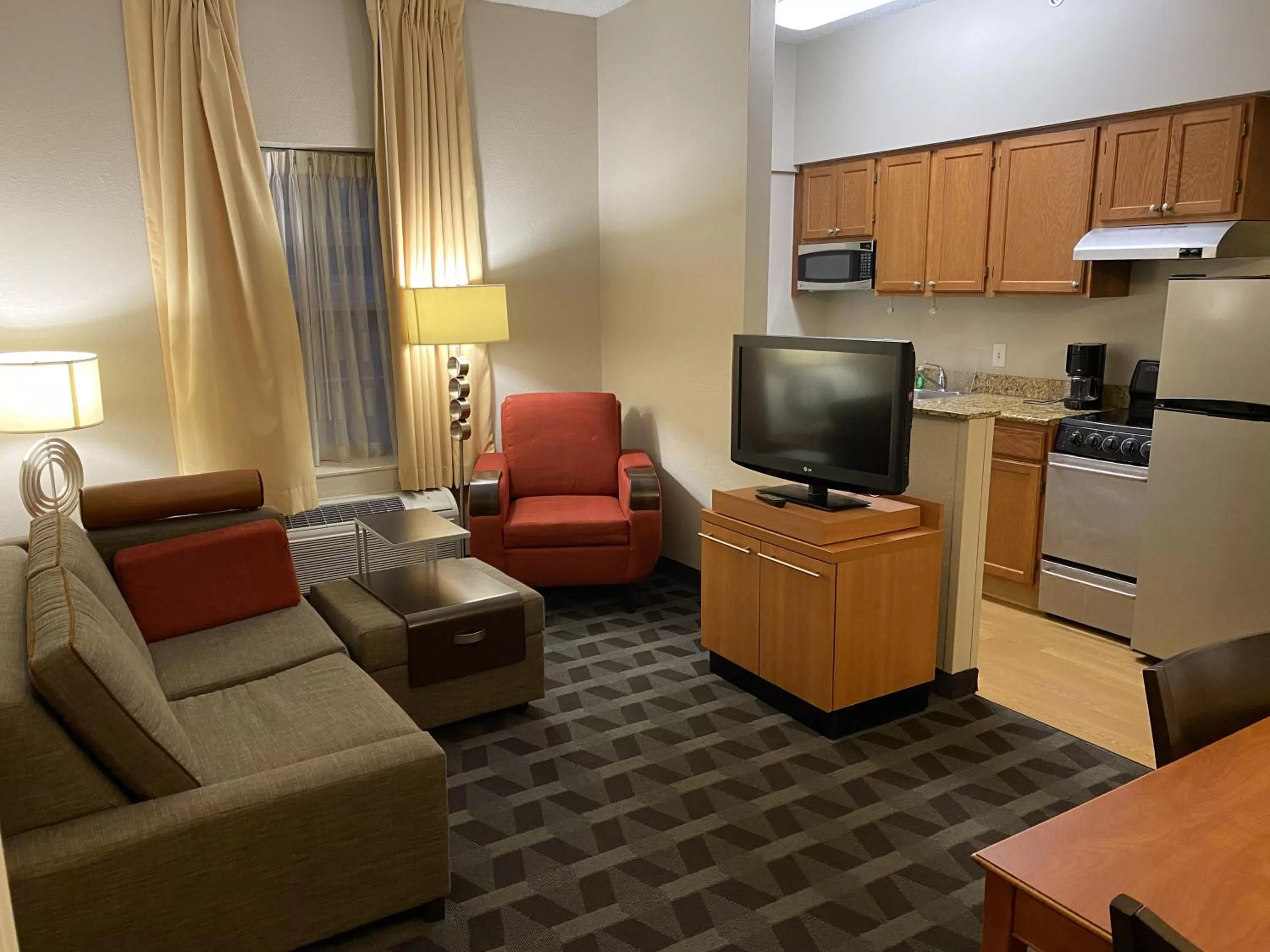 TV and multimedia in MainStay Suites Middleburg Heights Cleveland Airport