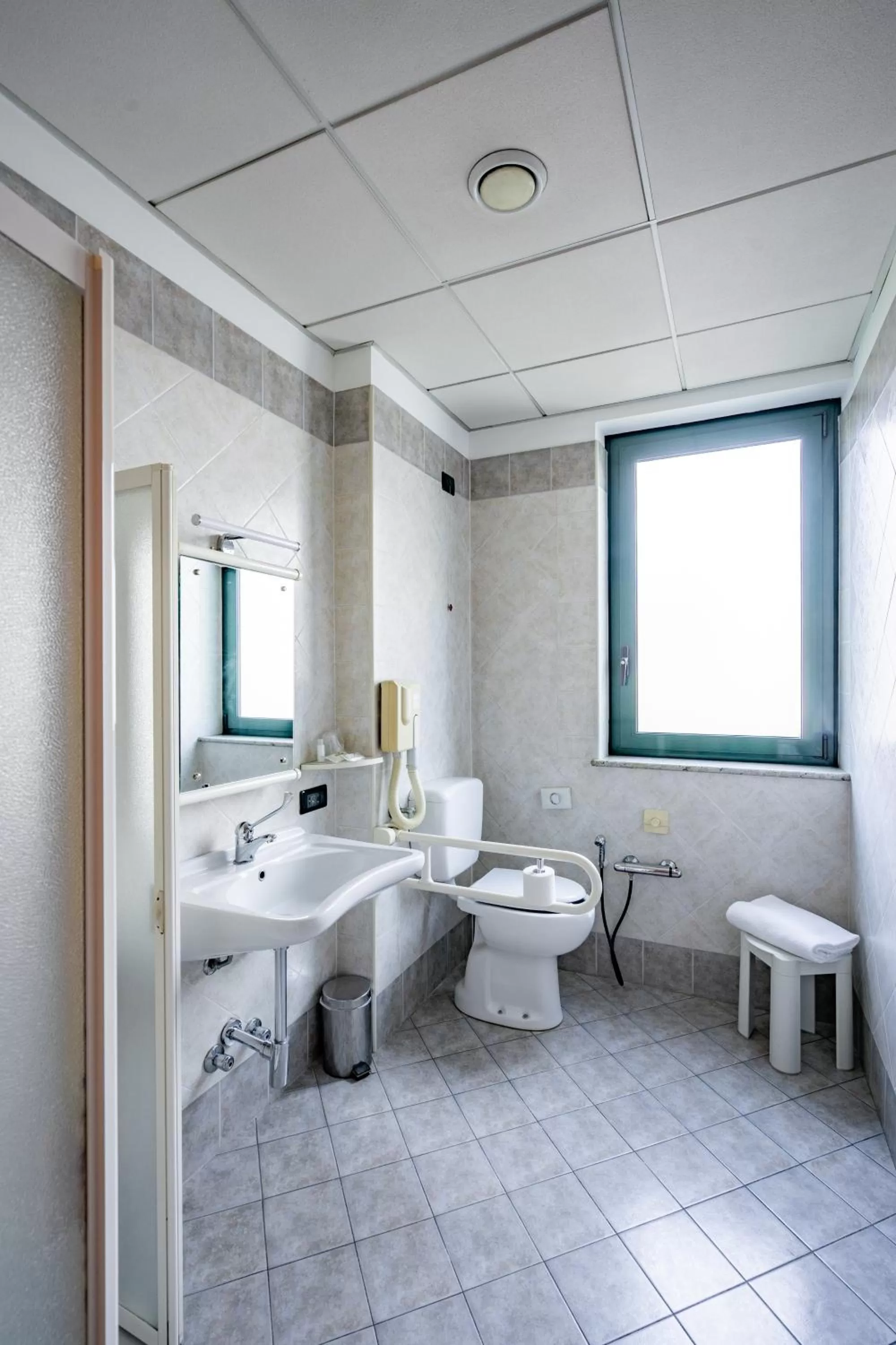 Toilet in Hotel Parisi