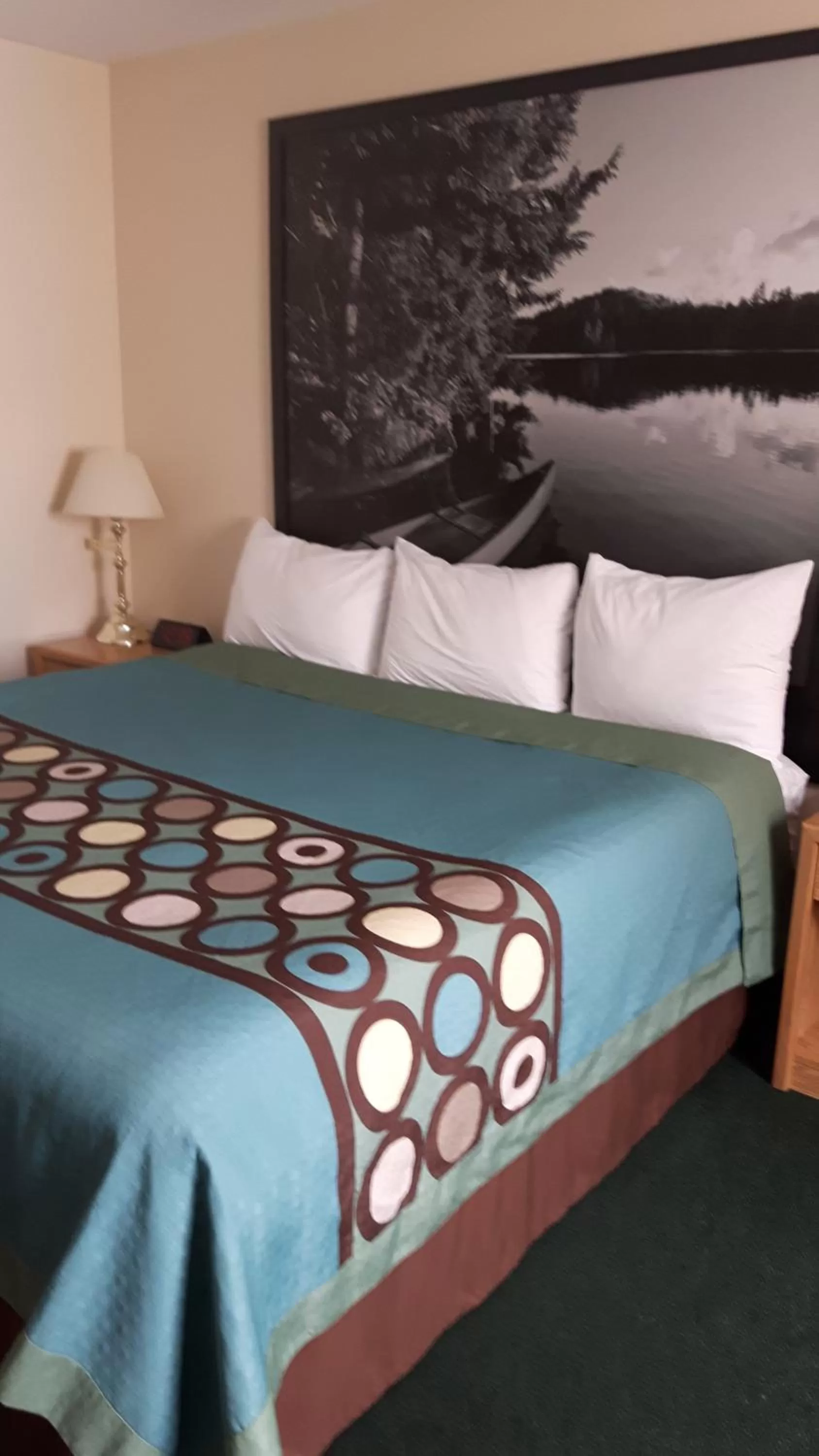 King Suite - Non-Smoking in Super 8 by Wyndham Moose Jaw SK