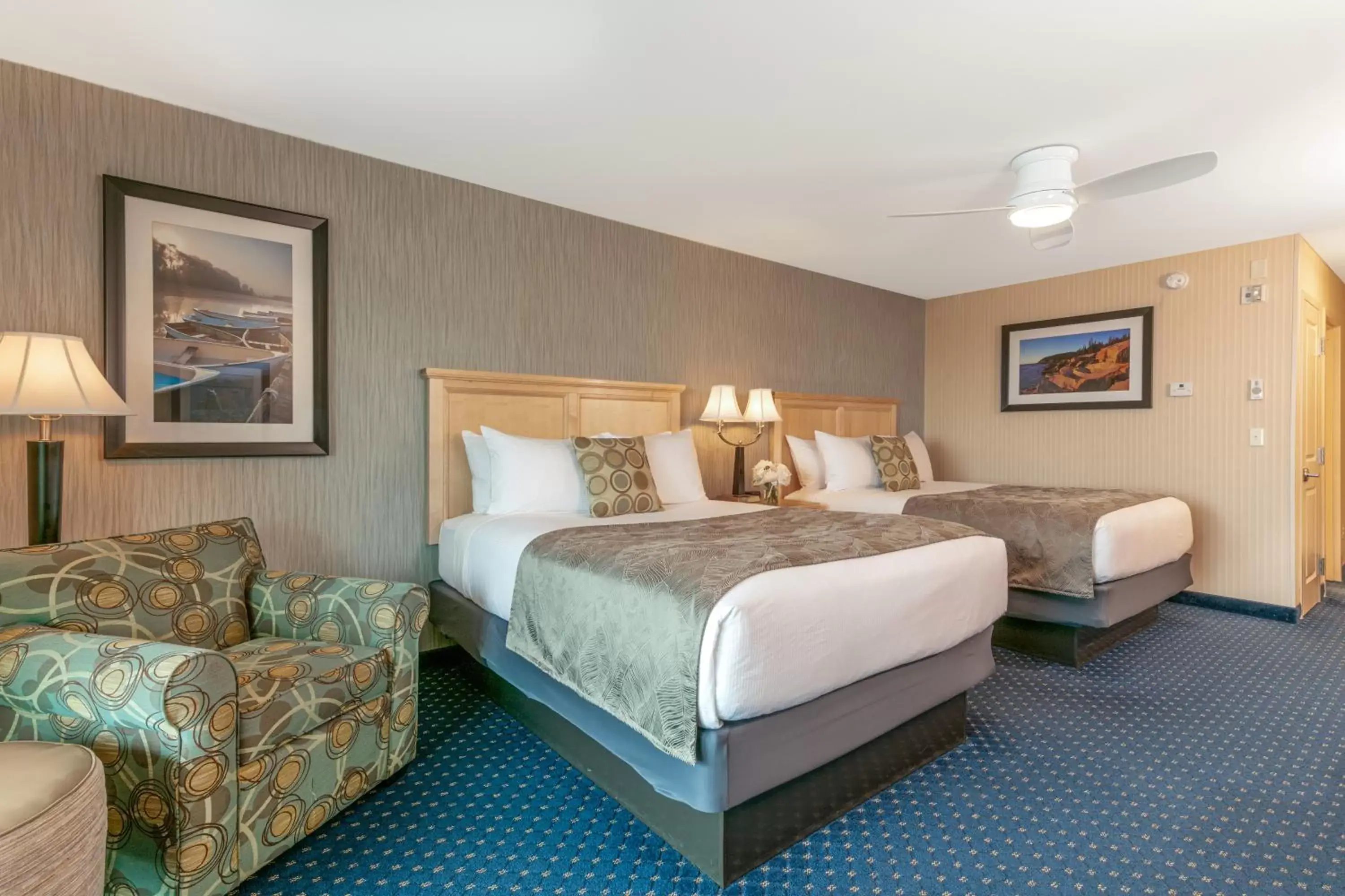 Bed in Atlantic Oceanside Hotel & Conference Center