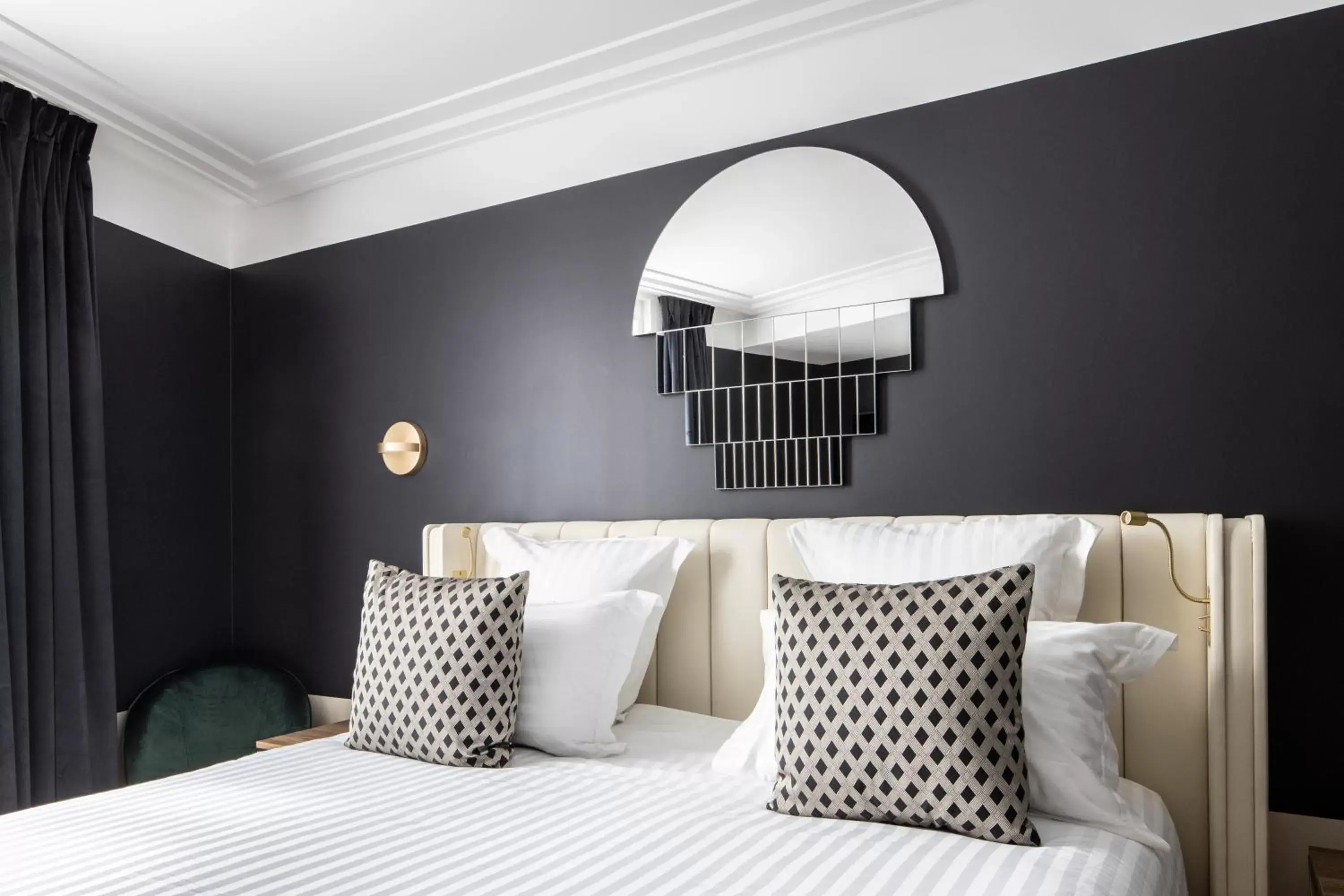 Bedroom, Bed in Hôtel Parisianer