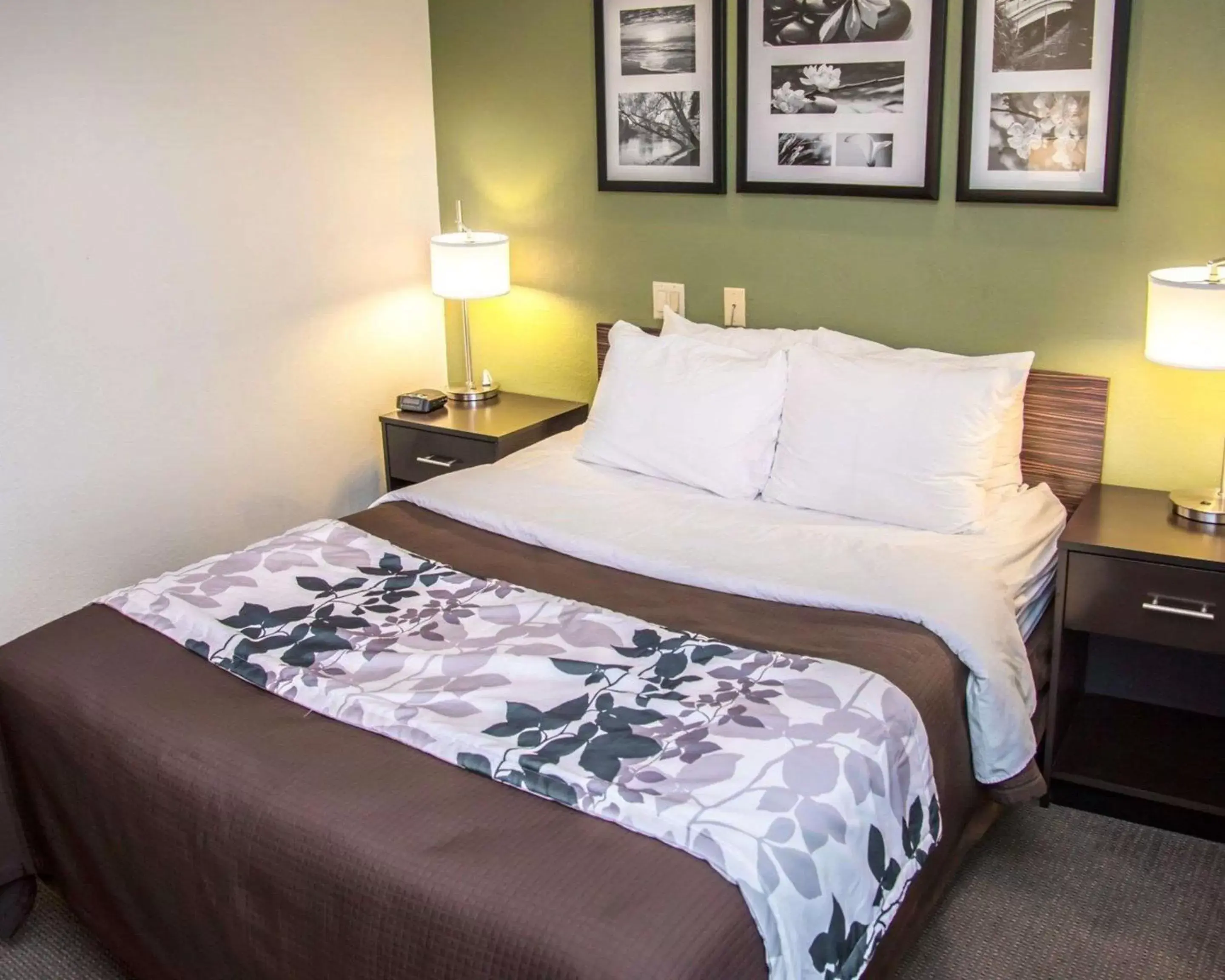Photo of the whole room, Bed in Sleep Inn University Place Photo of the whole room, Bed in Sleep Inn University Place