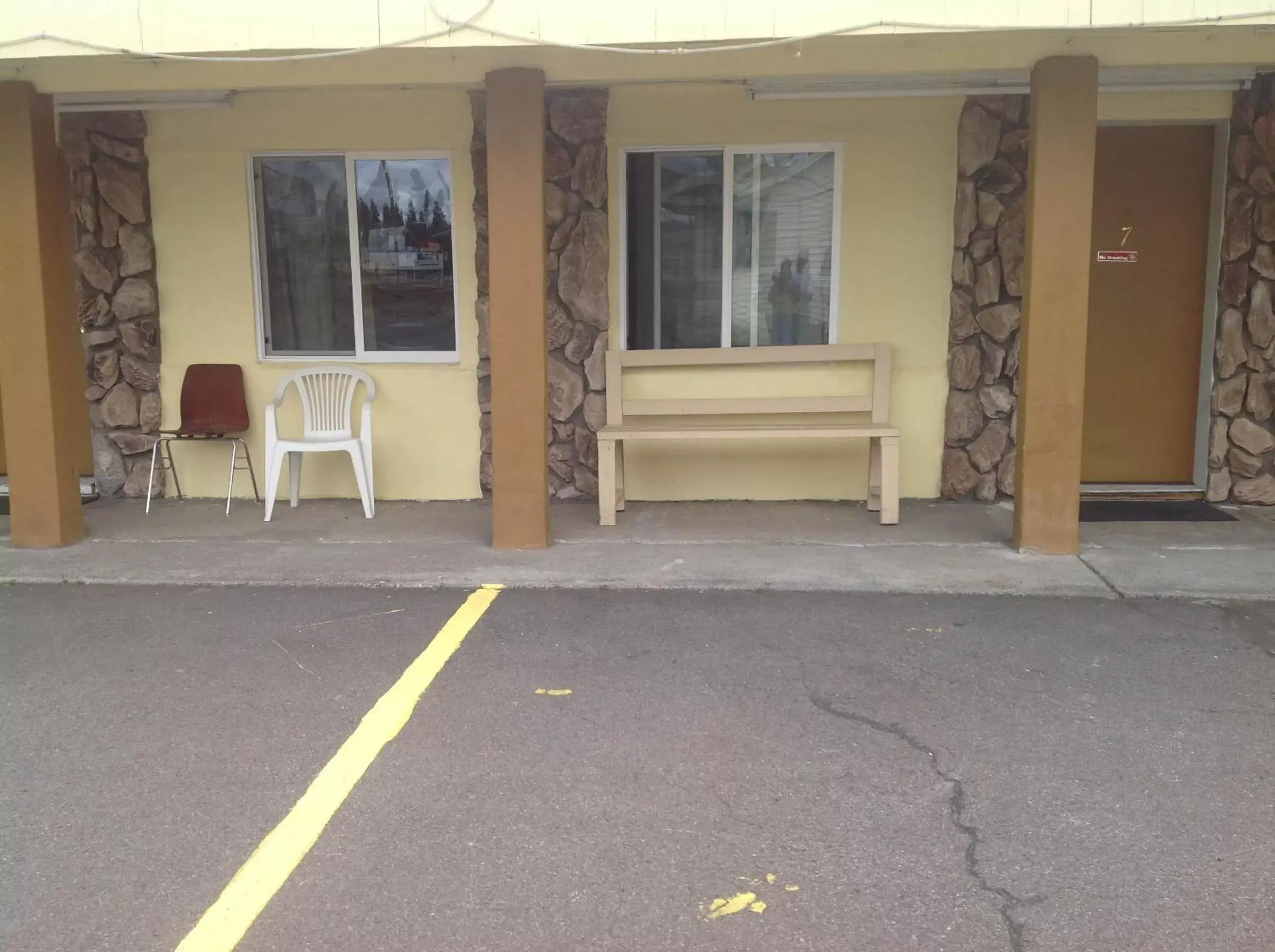 Patio in Budget Inn Motel Chemult