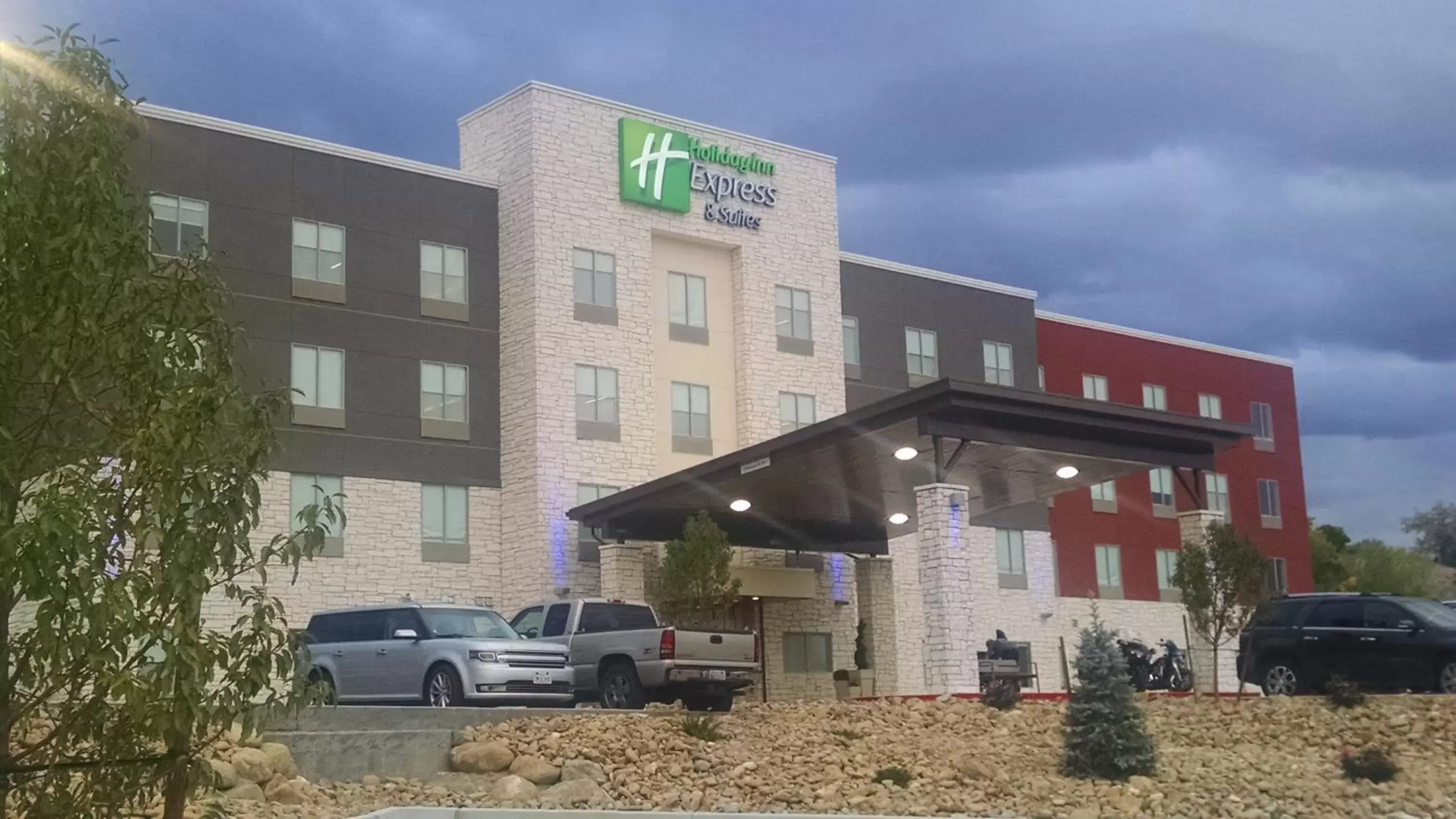 Property building in Holiday Inn Express & Suites Price by IHG Property building in Holiday Inn Express & Suites Price by IHG