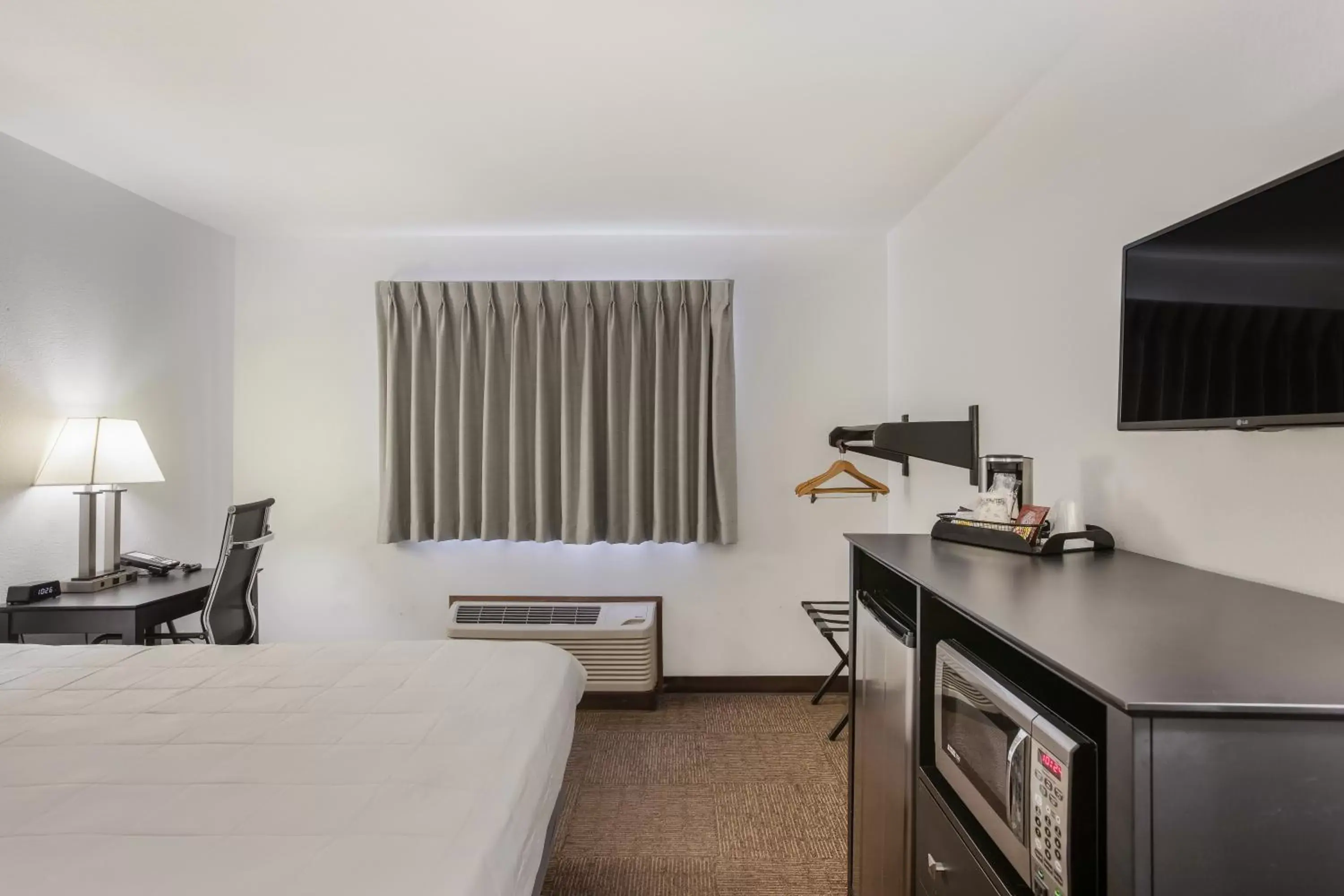 Photo of the whole room, Bed in Americas Best Value Inn & Suites-Birch Run Photo of the whole room, Bed in Americas Best Value Inn & Suites-Birch Run