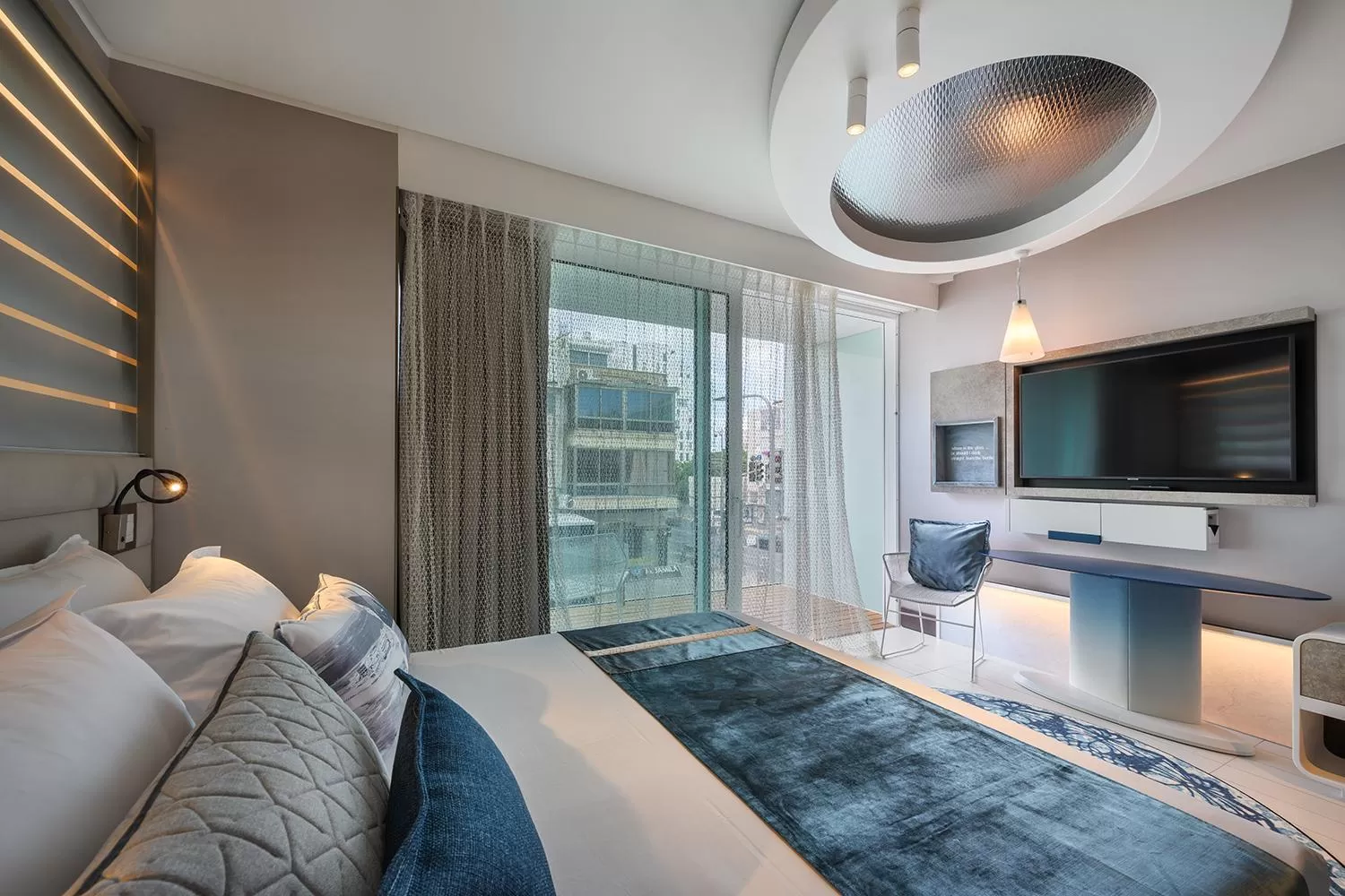 Living room, Bed in Port Tower by Isrotel Design