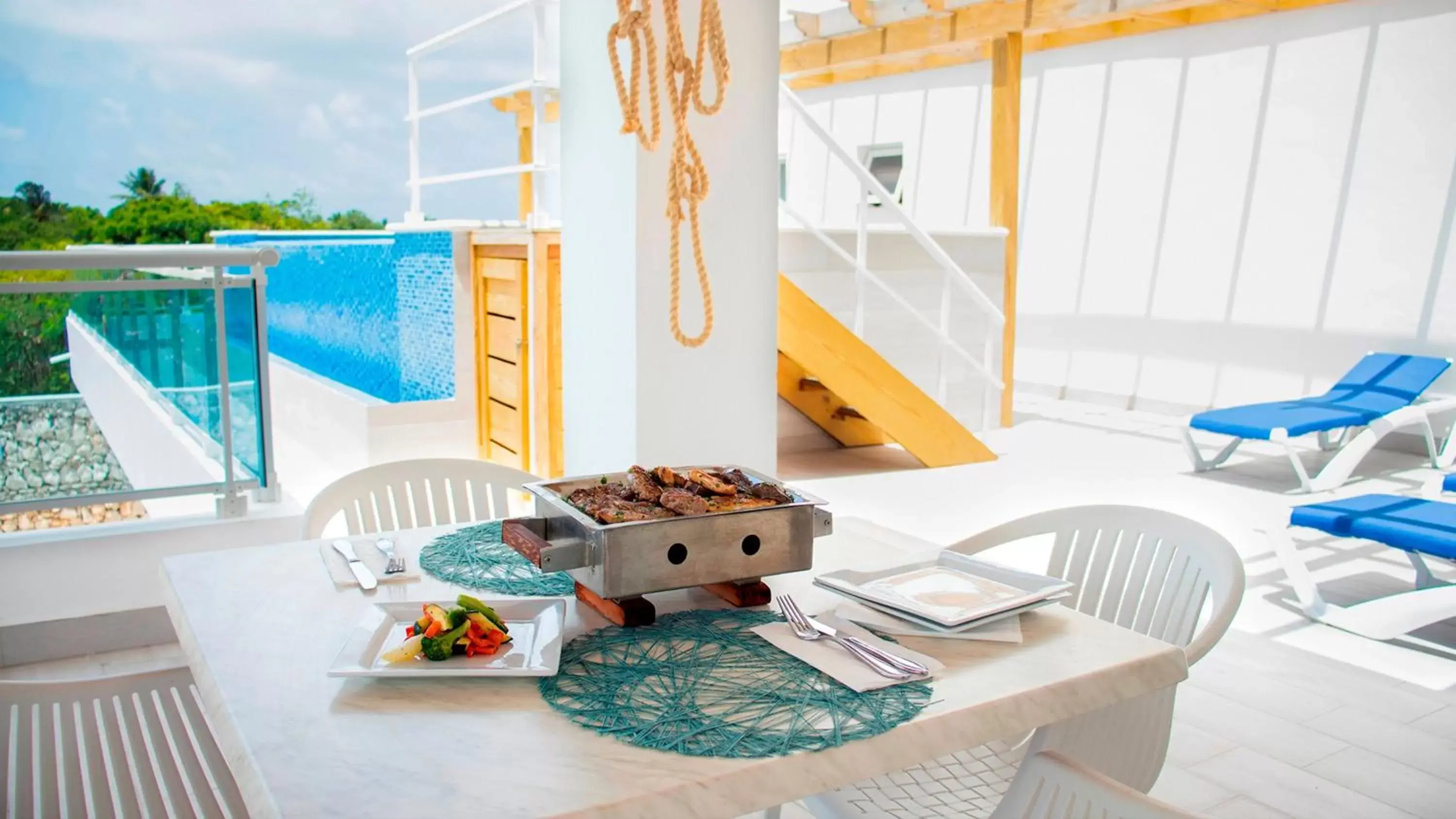 Patio, Swimming Pool in Hotel Capriccio Mare y Restaurante