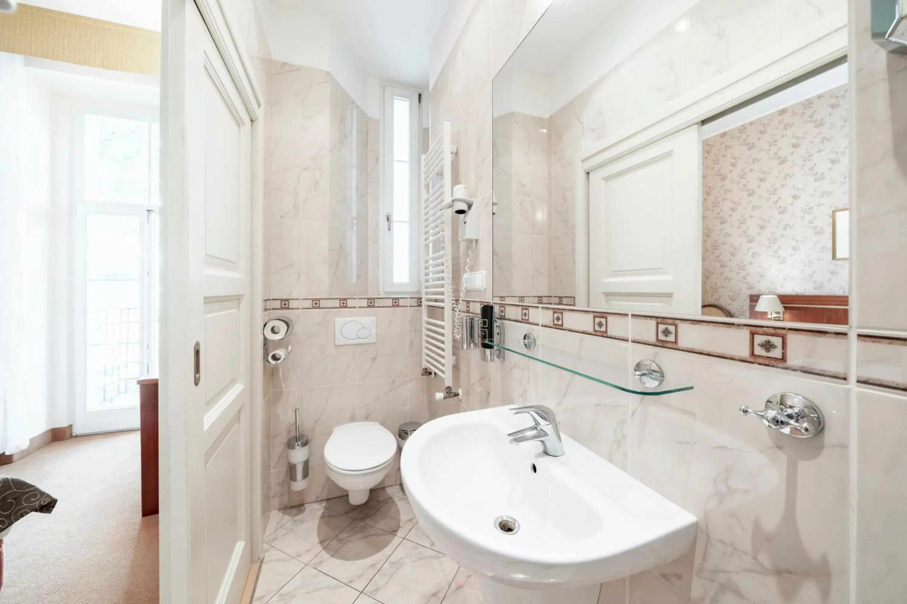 Bathroom in Hotel Raffaello