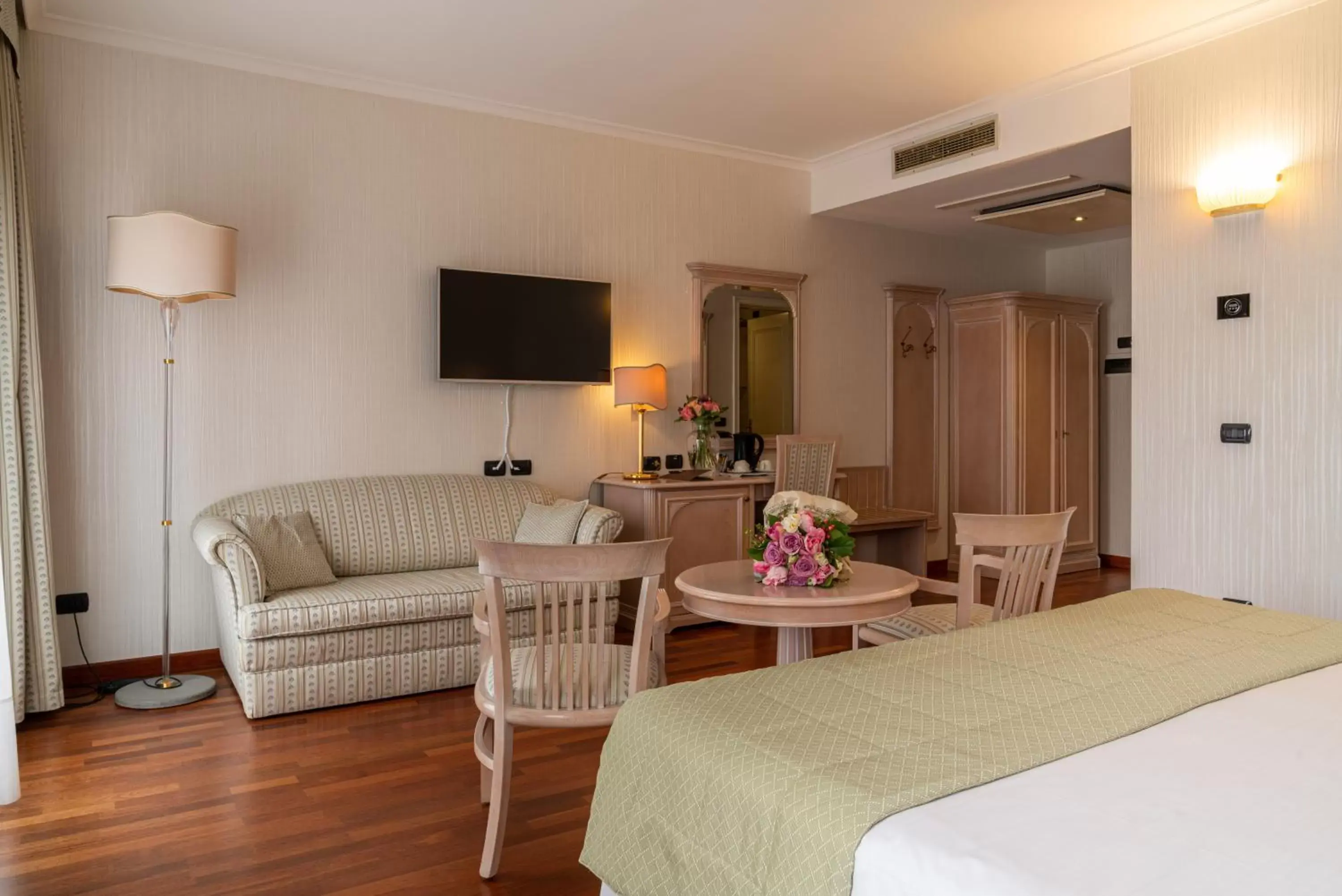 Bedroom, Bed in Hotel Roxy Plaza Bedroom, Bed in Hotel Roxy Plaza