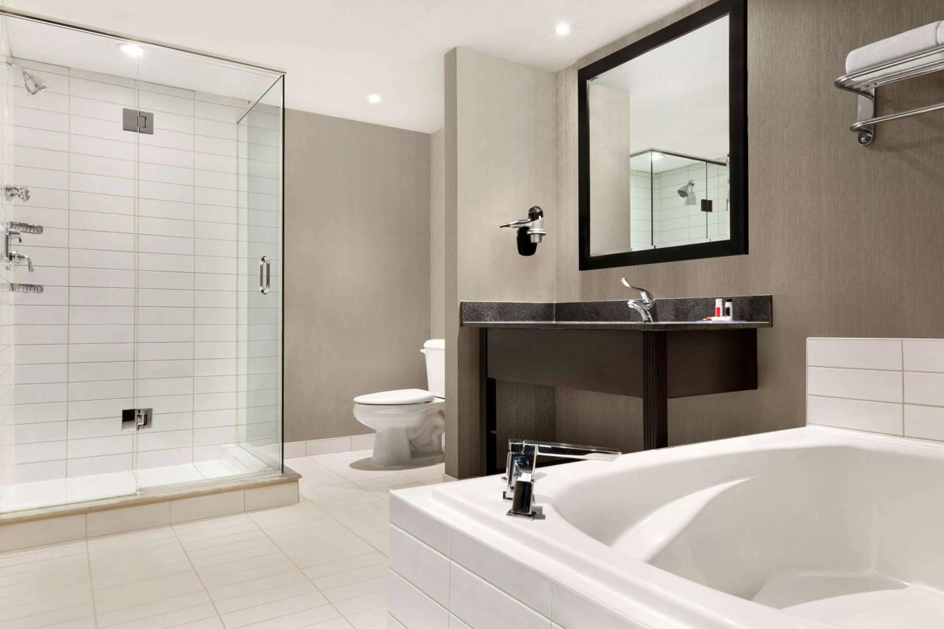 Bathroom in Ramada Plaza by Wyndham Niagara Falls