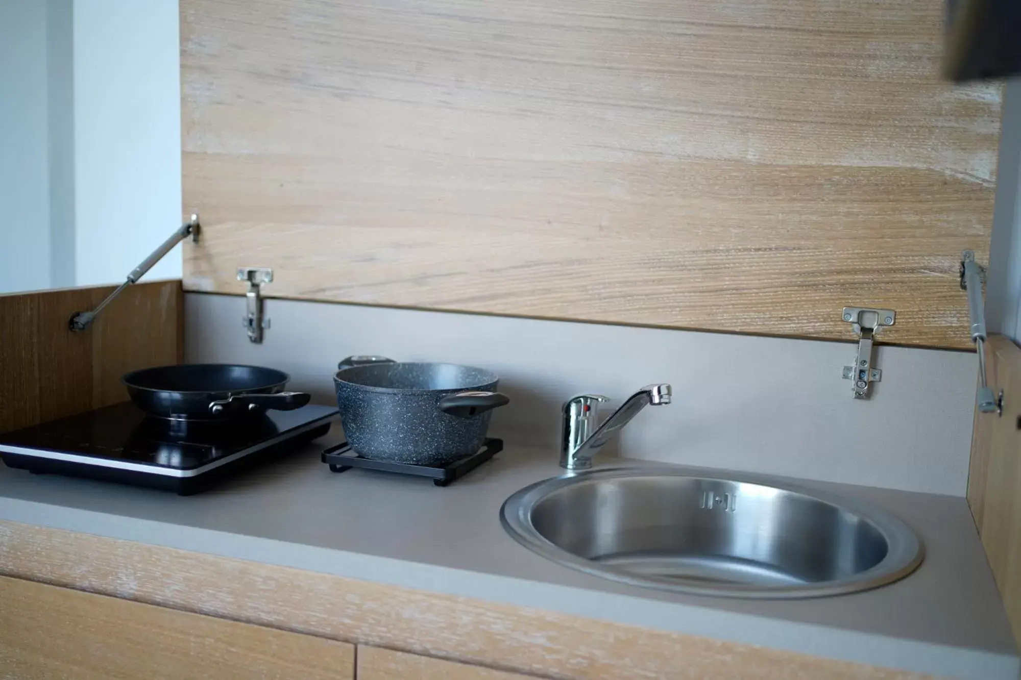 stove, Kitchen/Kitchenette in PM HOTEL