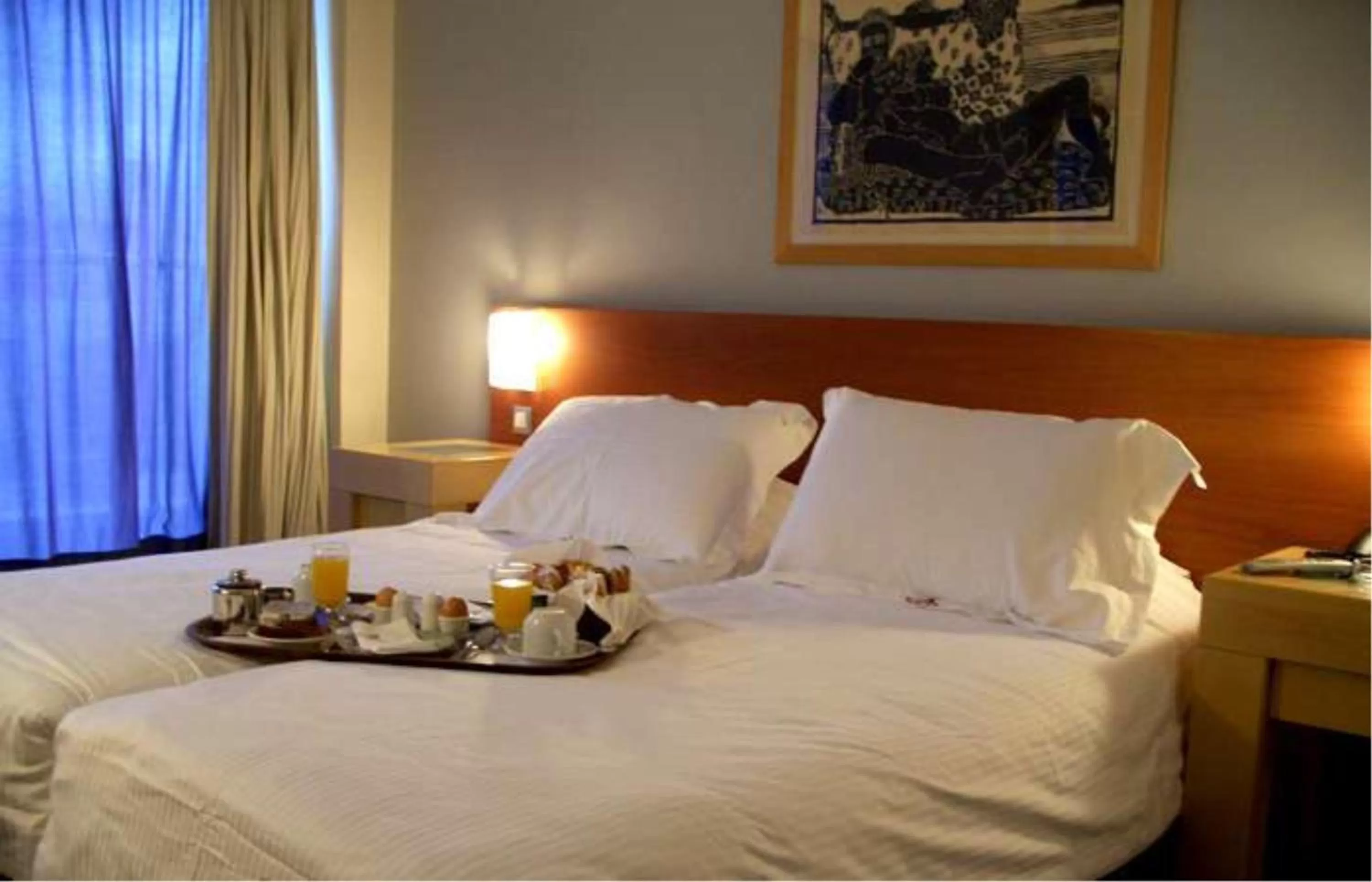 Toilet, Bed in Dorian Inn - Sure Hotel Collection by Best Western