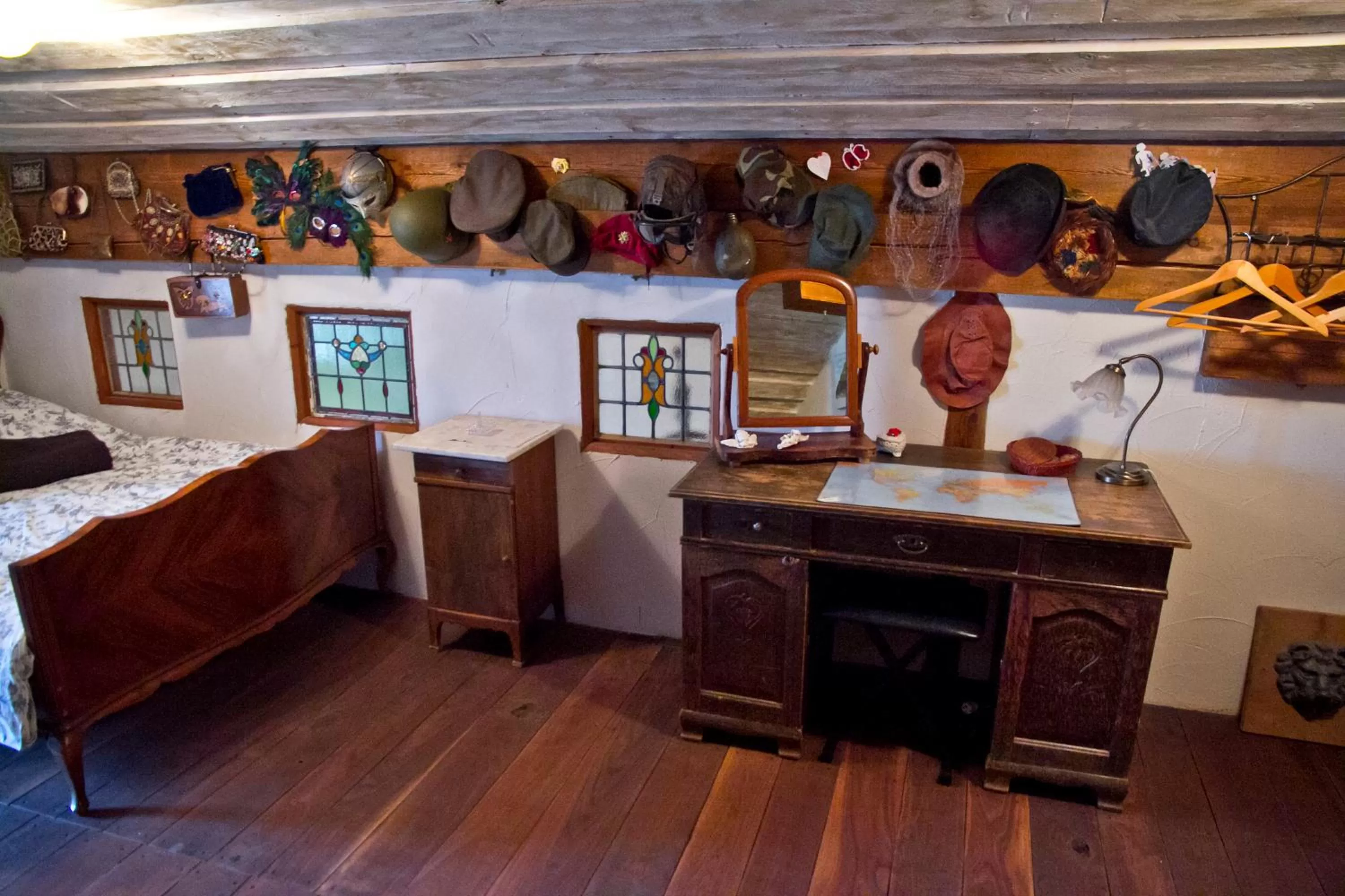 Decorative detail in Raven's Bed