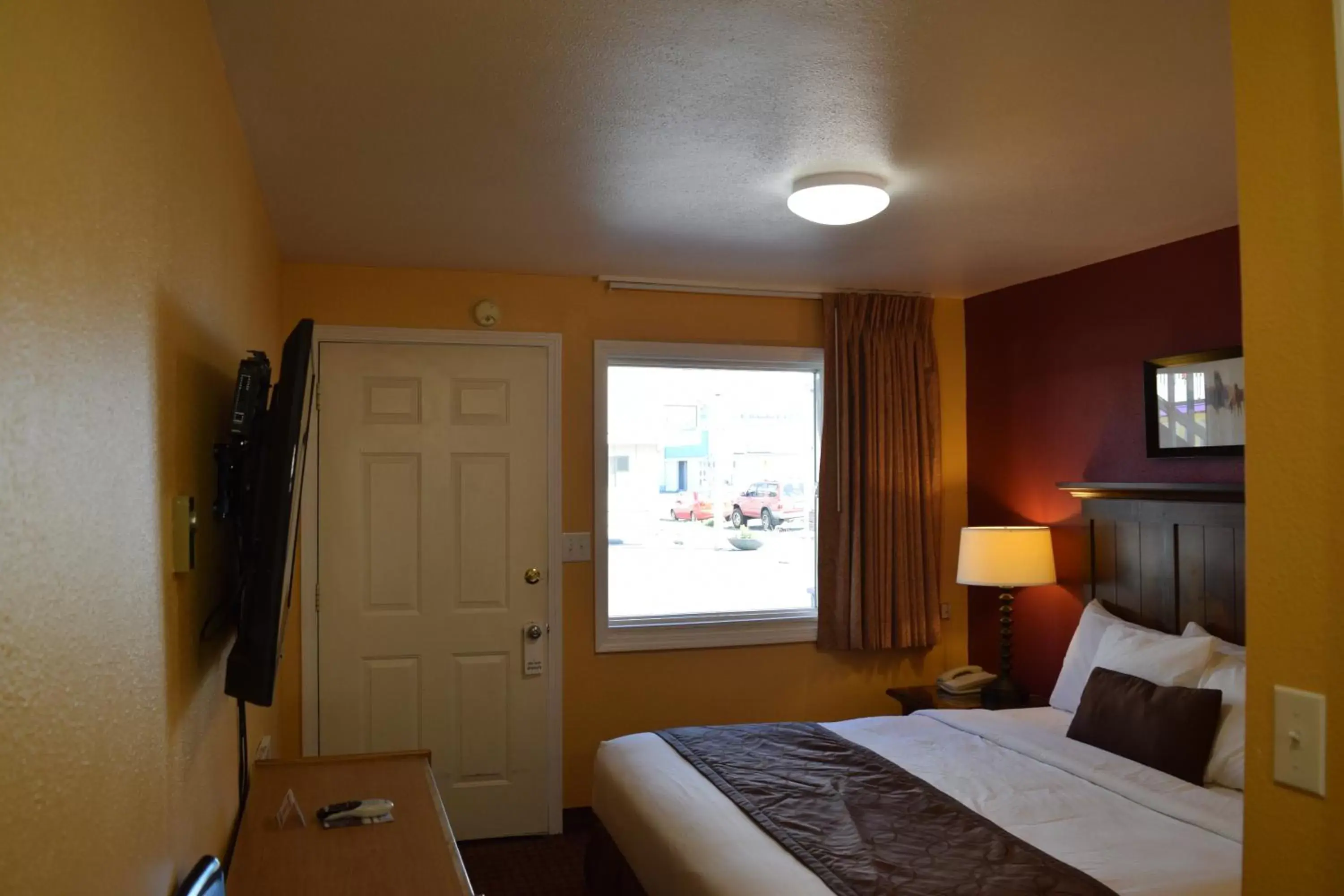 Bedroom, Bed in Royal Victorian Motel