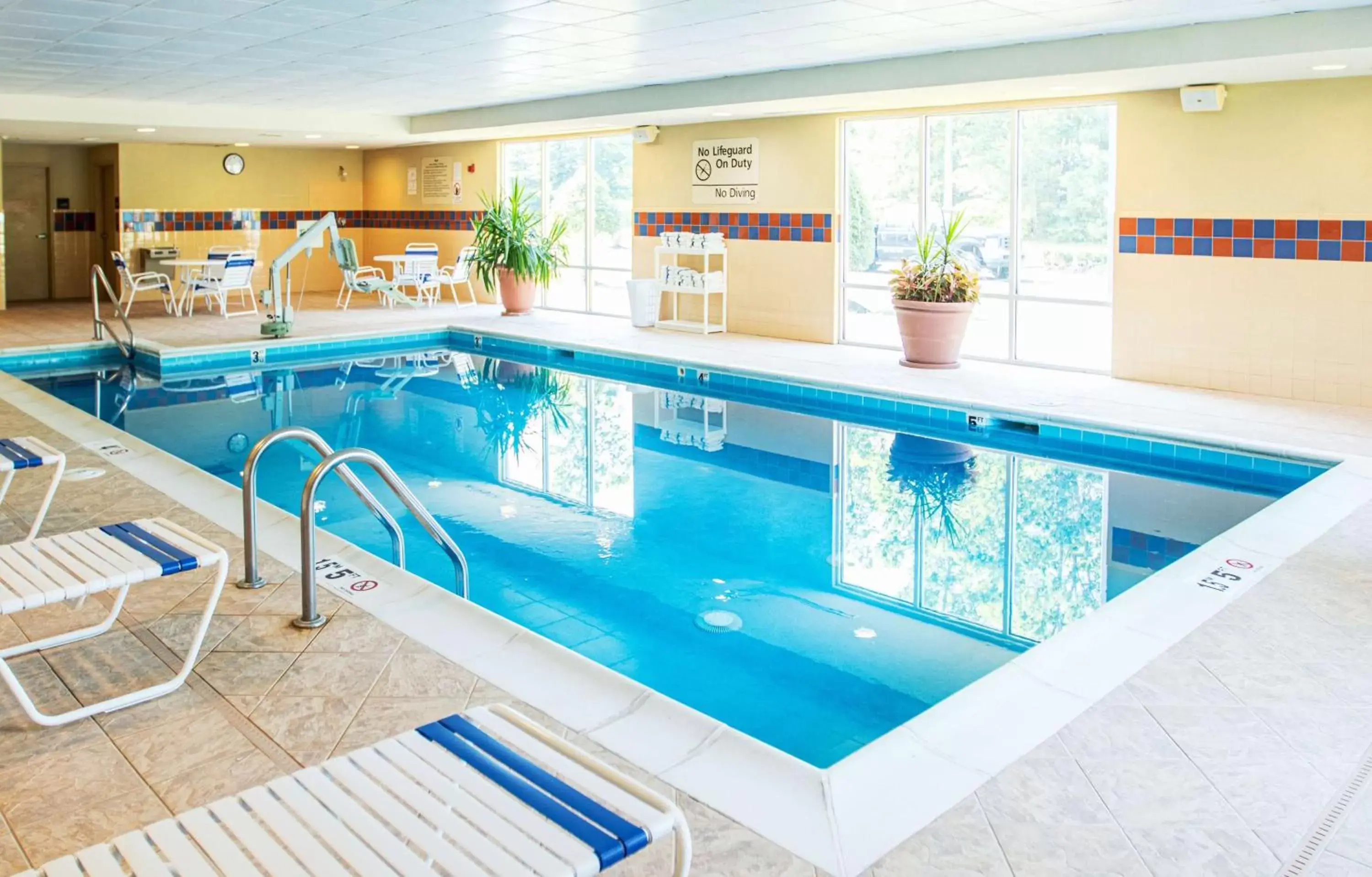 Pool view in Hampton Inn Gloucester Pool view in Hampton Inn Gloucester