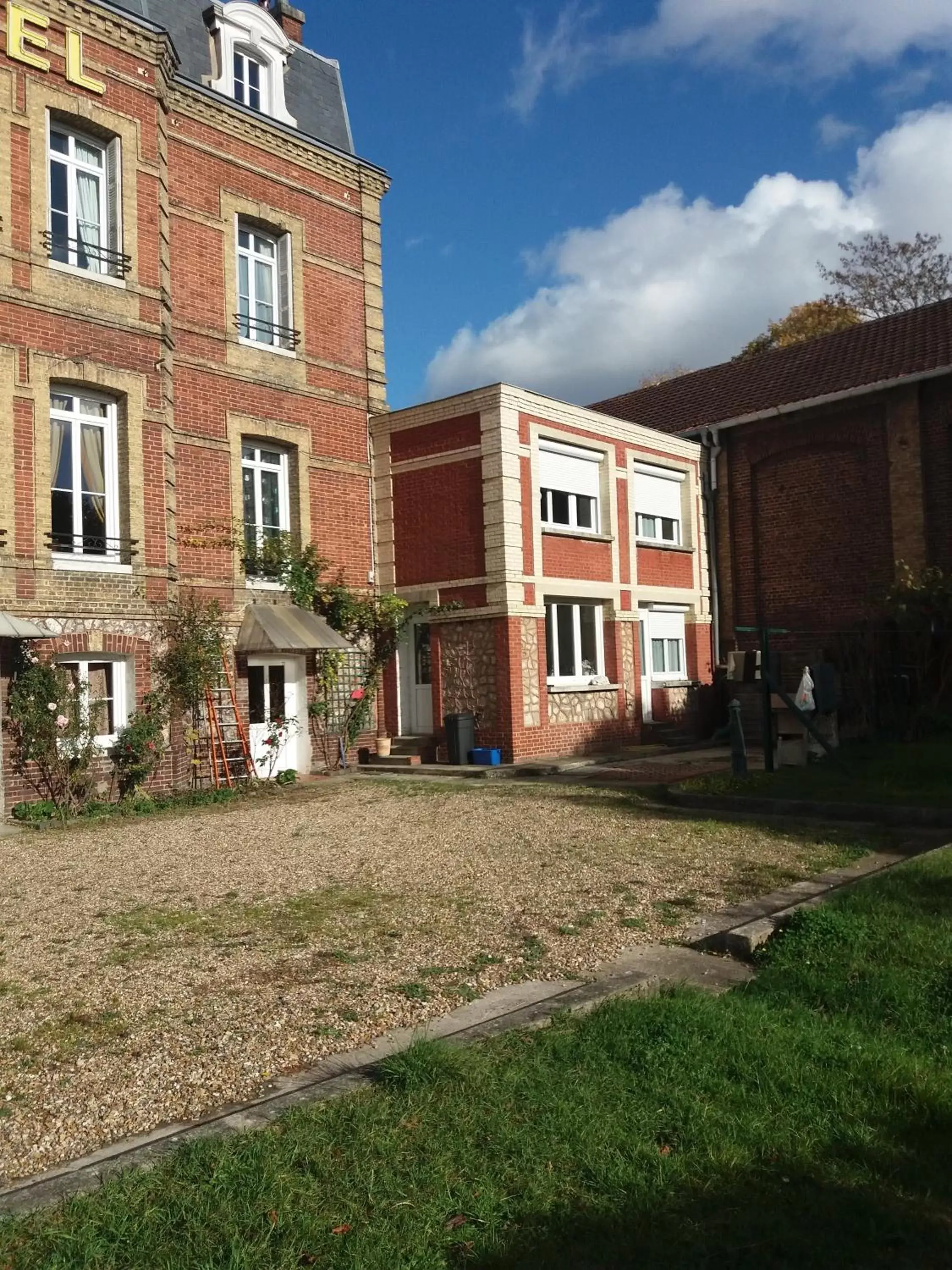 Property Building in Hotel du chateau blanc