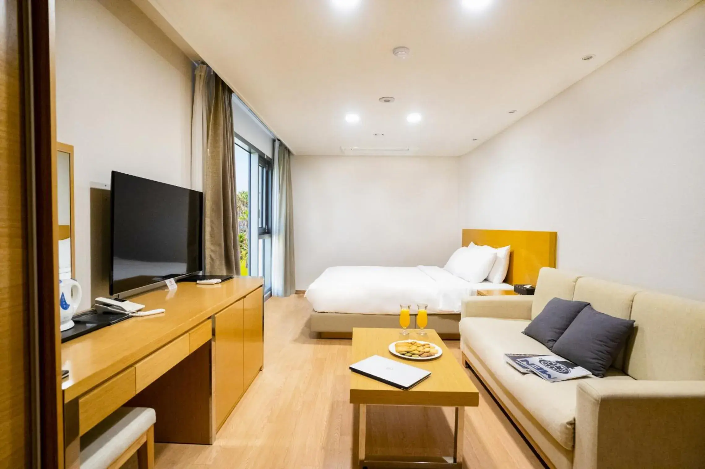 Photo of the whole room, TV/Entertainment Center in Uni Hotel Jeju