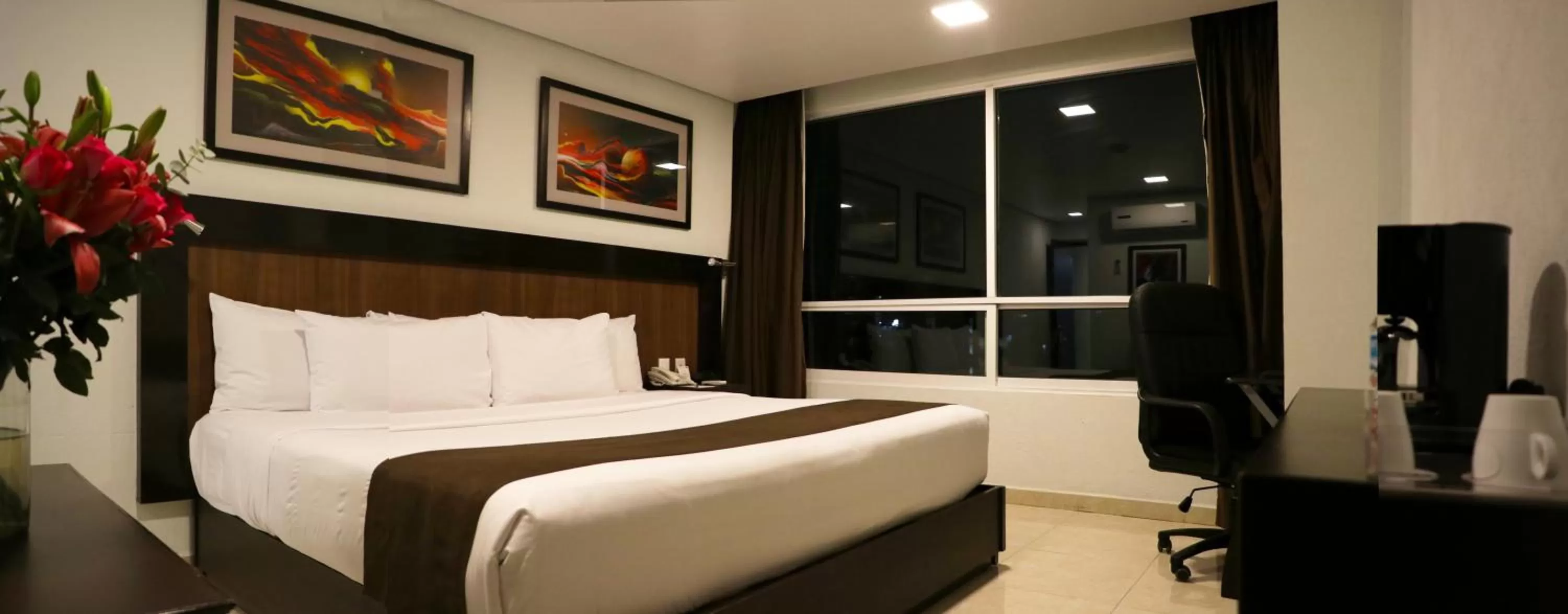 Bed in Hotel & Suites PF