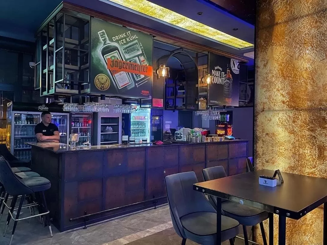 Restaurant/places to eat in Elan Luxury Apartments & Rooms