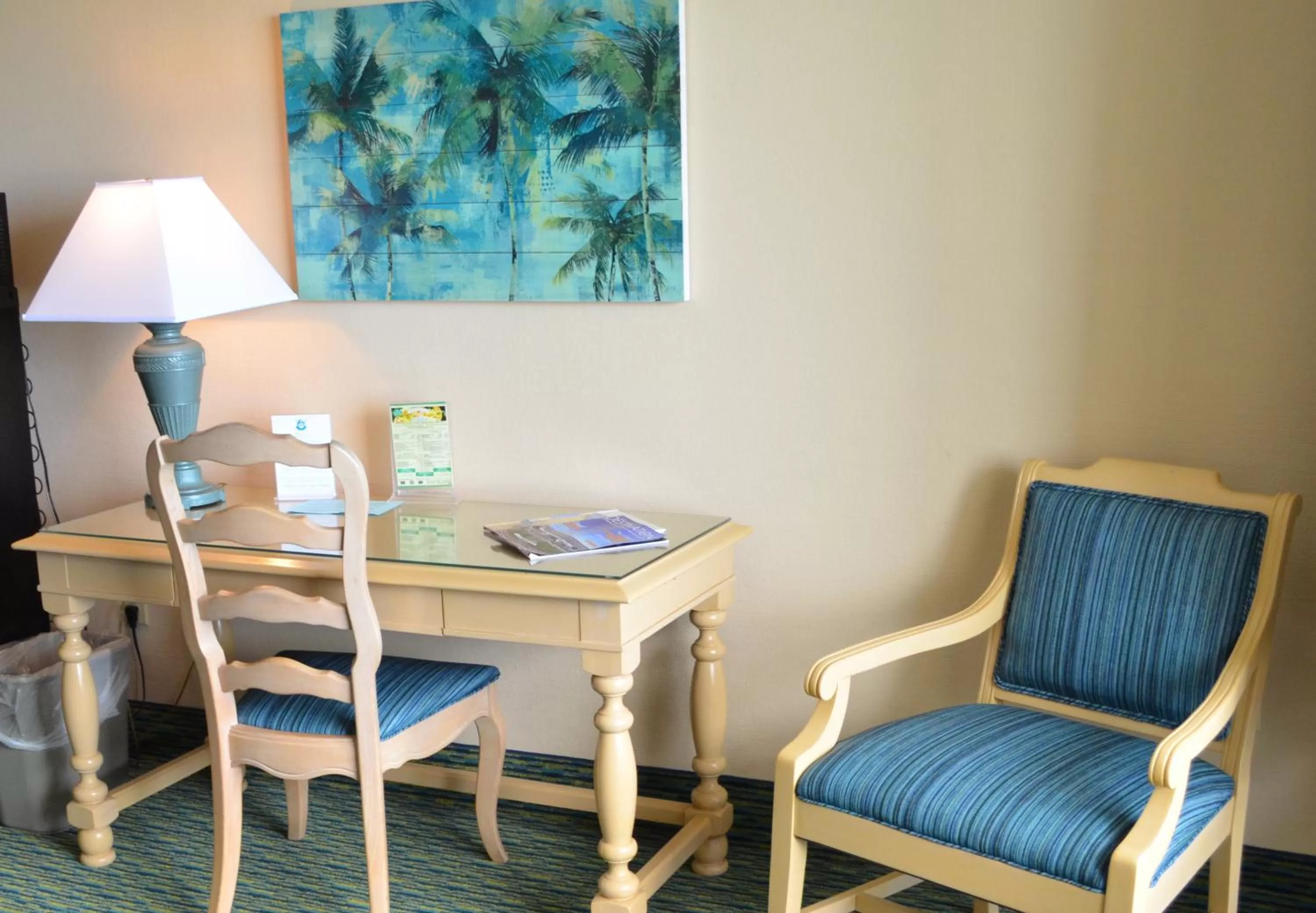 Deluxe Queen Room with Oceanfront View - Non-Smoking in Sun Viking Lodge - Daytona Beach