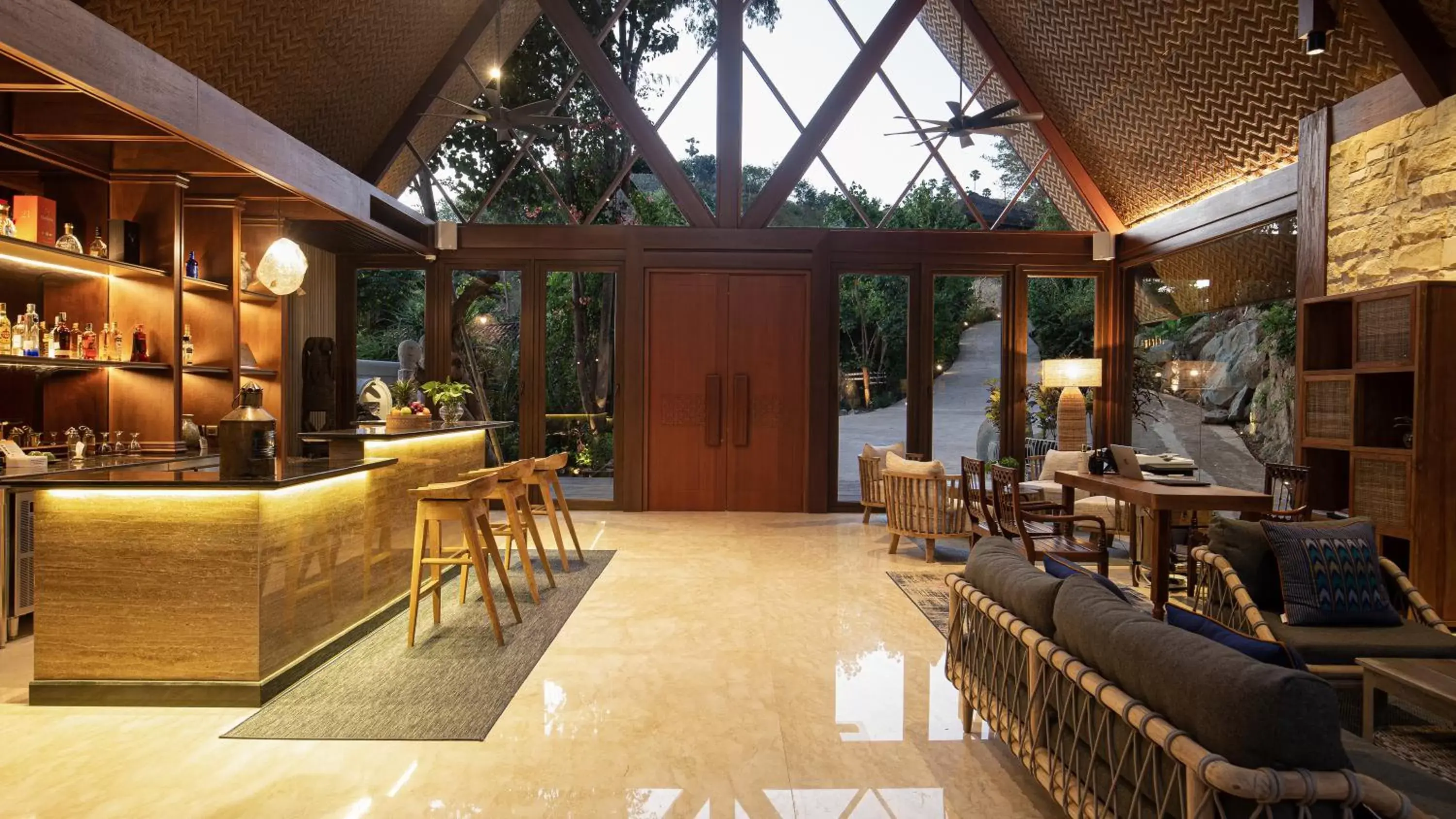 Lobby or reception, Lounge/Bar in Plataran Komodo Resort & Spa - CHSE Certified